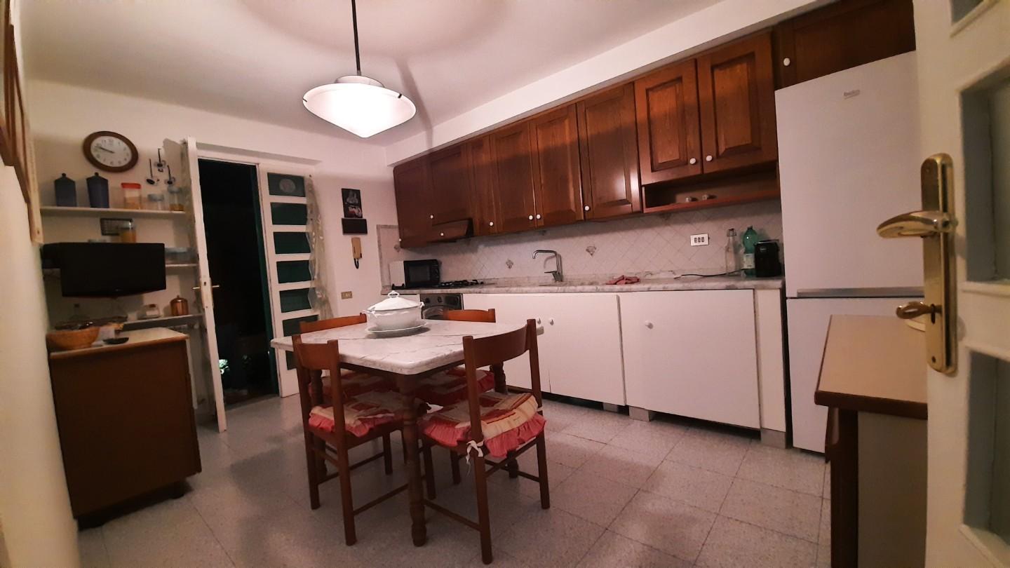 Villa arredata in affitto a Massa