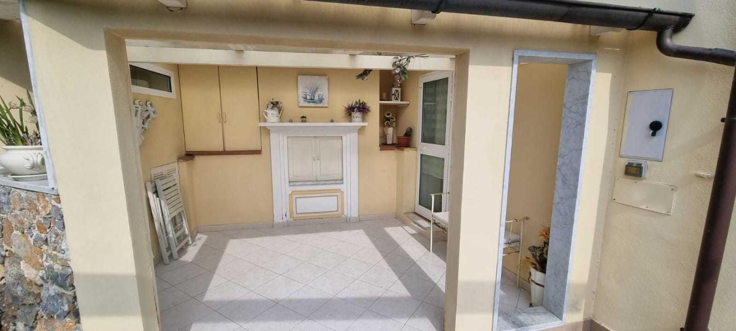 Casa indipendente con giardino a Carrara