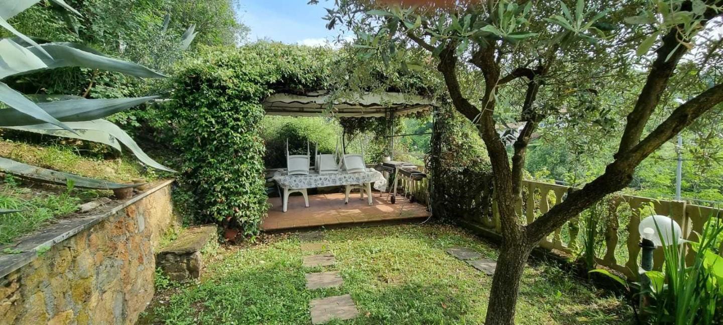 Casa indipendente con giardino a Carrara