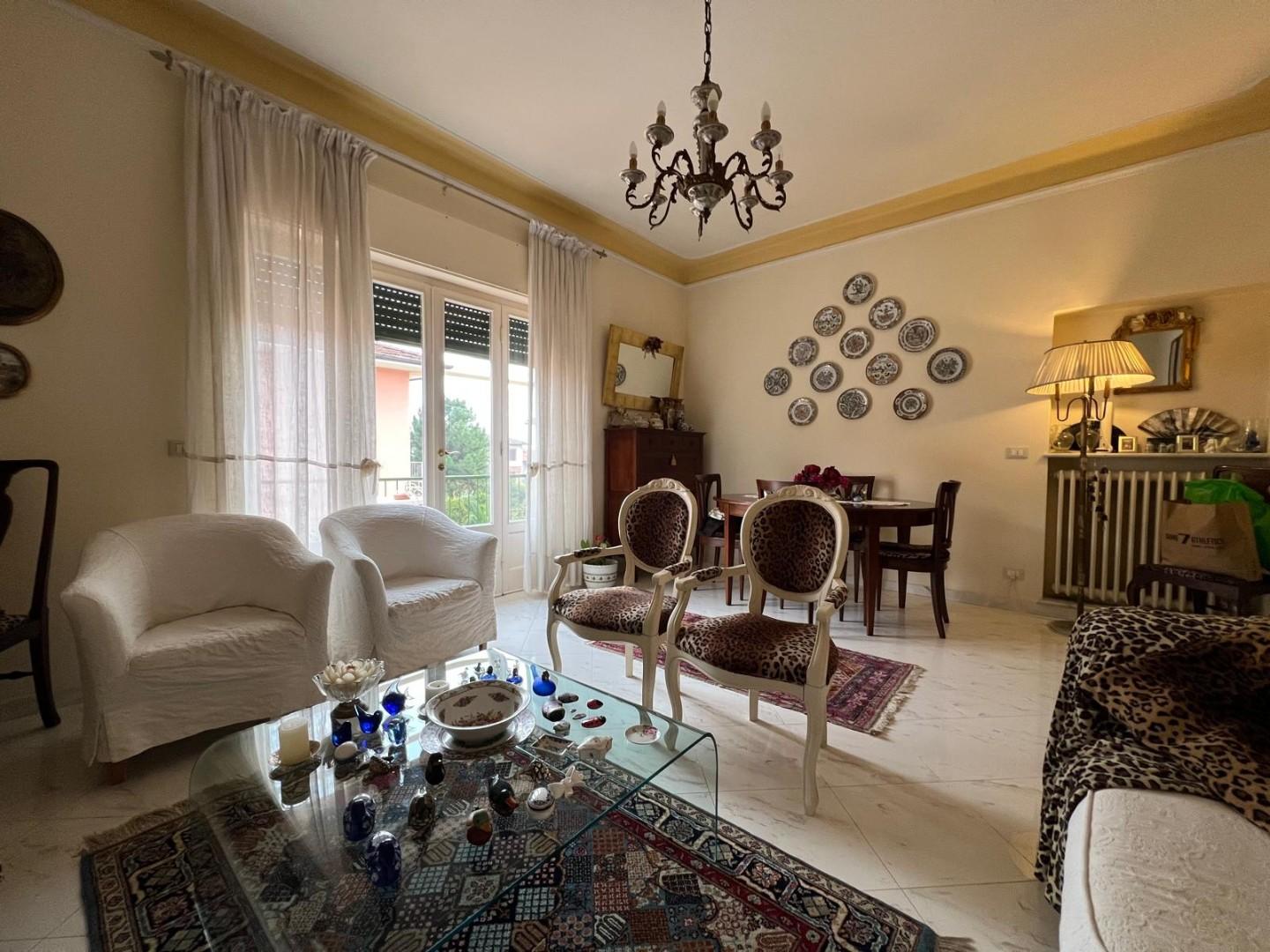 Appartamento con giardino, Massa marina di