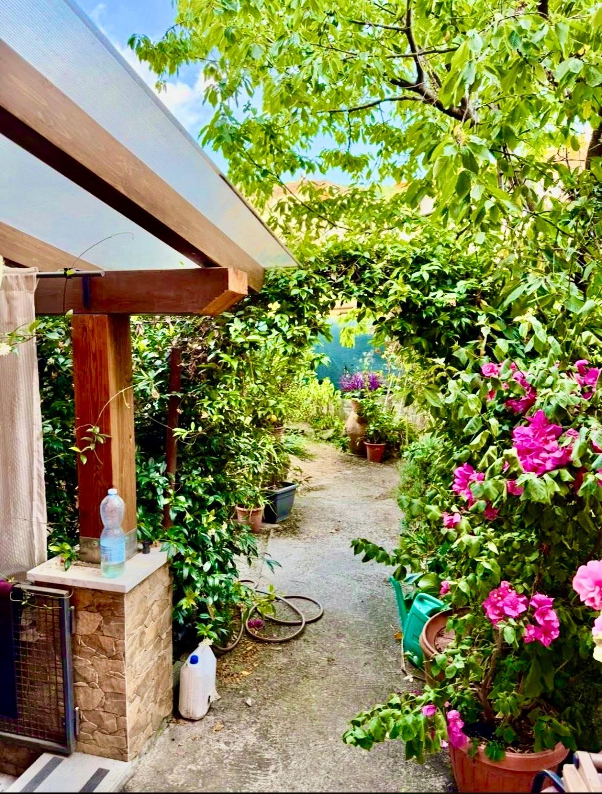 Villa con giardino, Massa centro