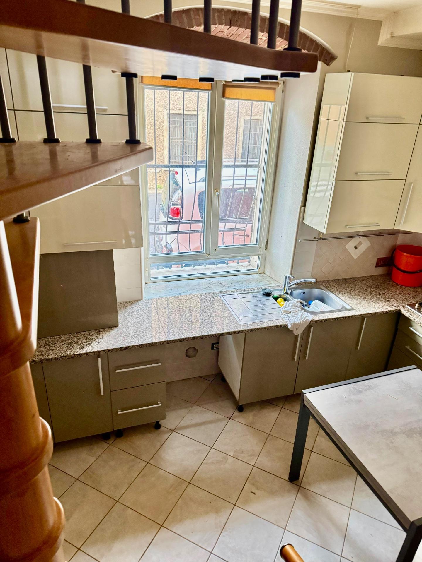 Villa con giardino, Massa centro