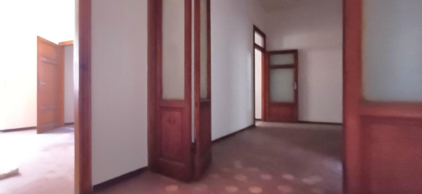 Trilocale da ristrutturare a Massa