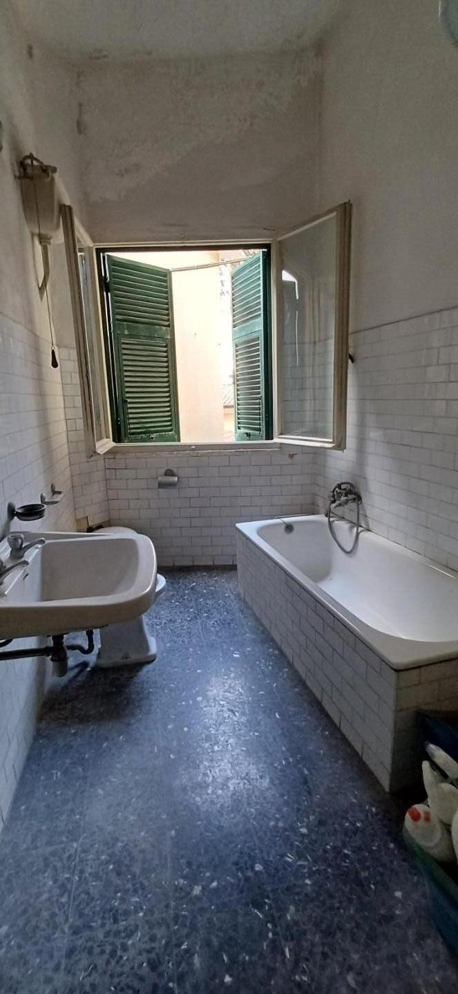 Trilocale da ristrutturare a Massa