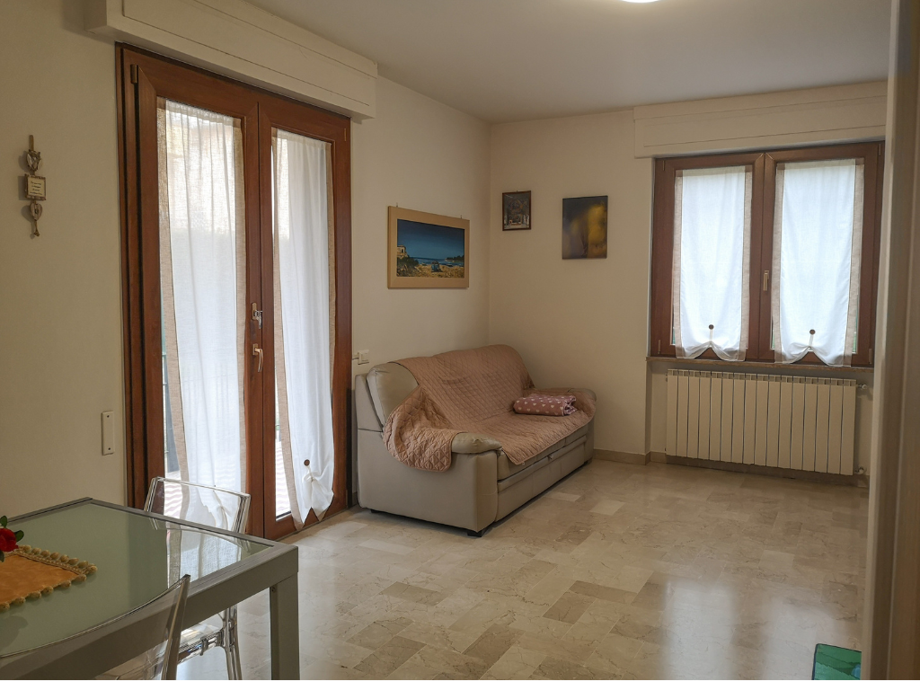 Quadrilocale con terrazzo, Massa zona viali