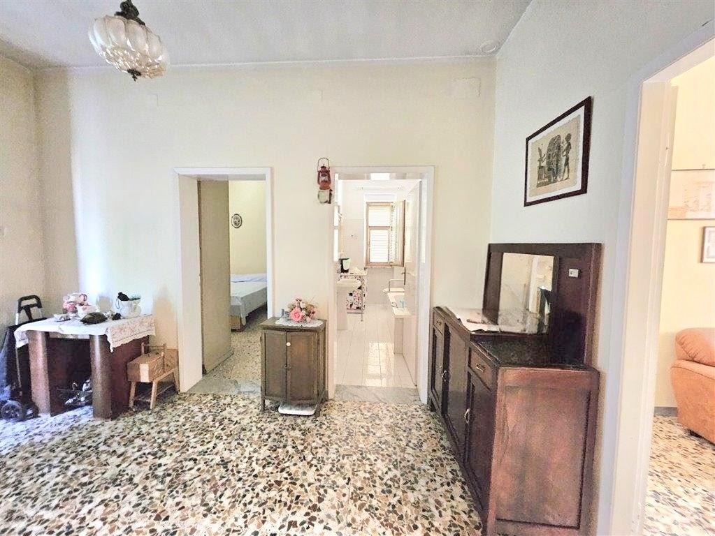 Casa indipendente con giardino, Massa marina di