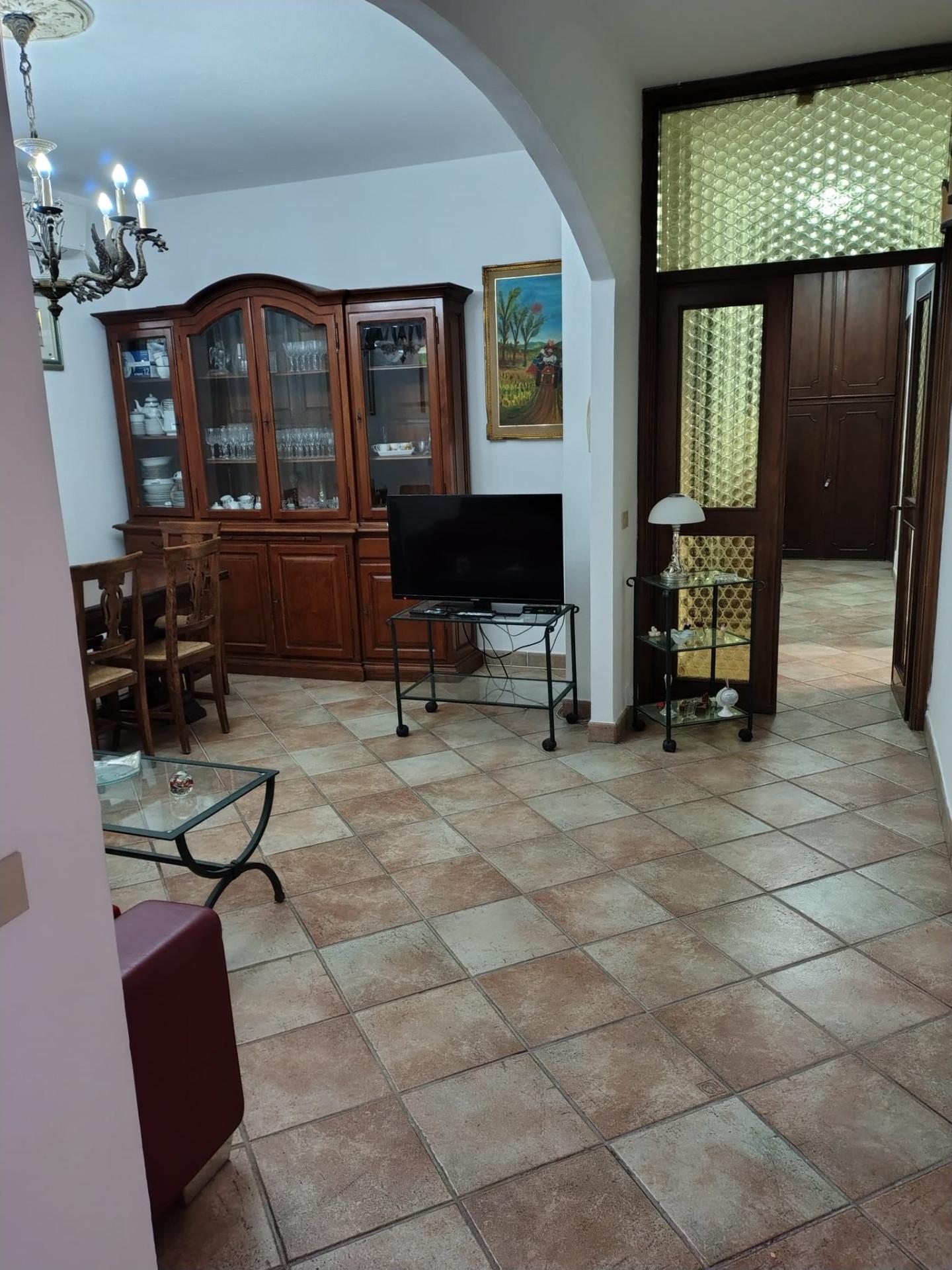 Appartamento arredato in affitto, Massa marina di