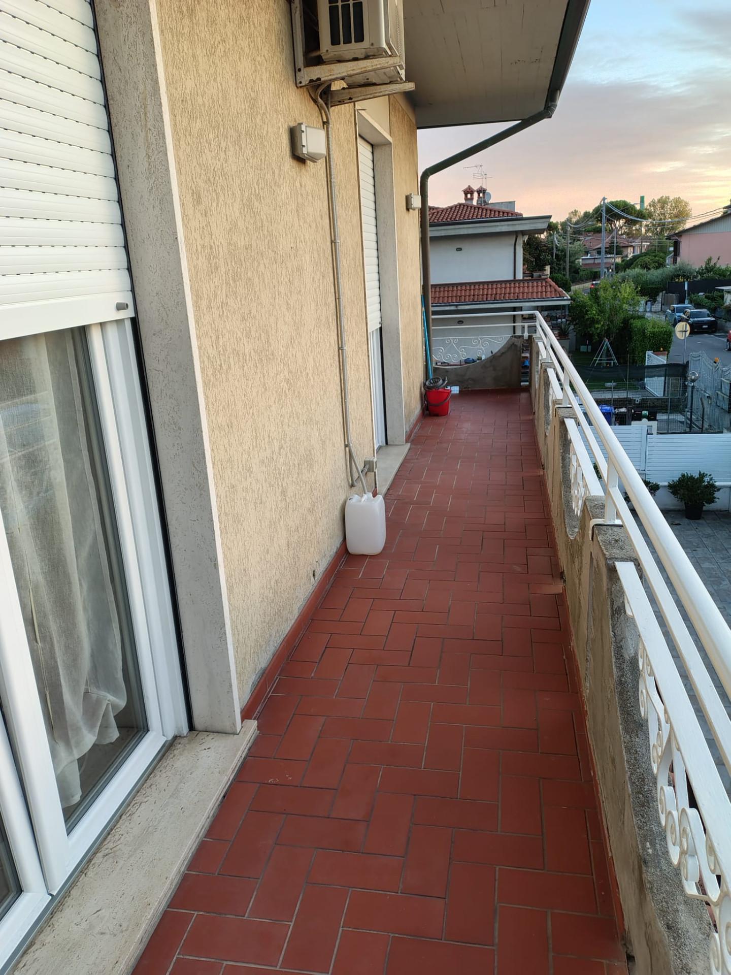Appartamento arredato in affitto, Massa marina di