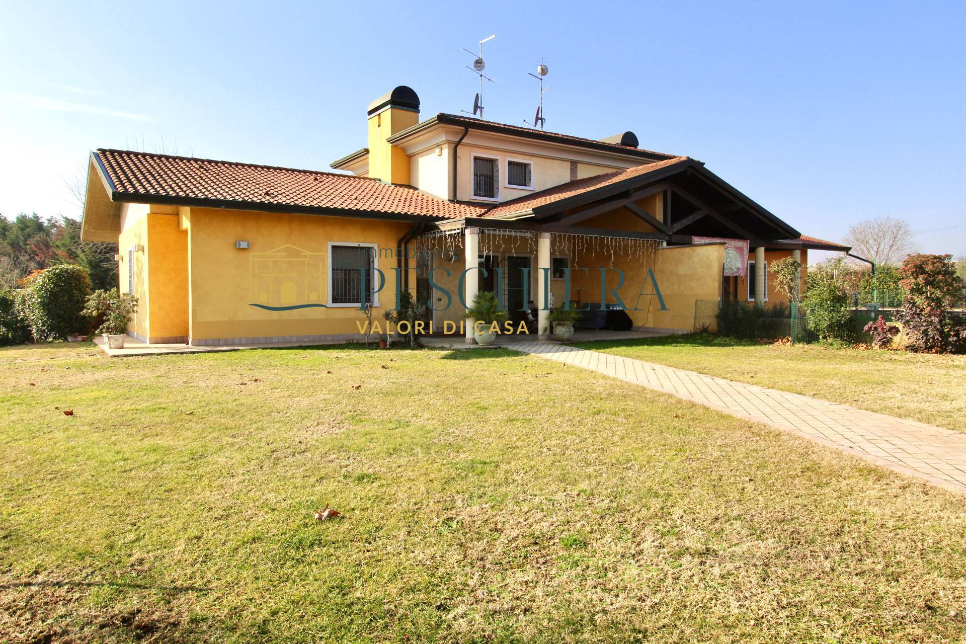 Casa indipendente con terrazzo a Villafranca di Verona