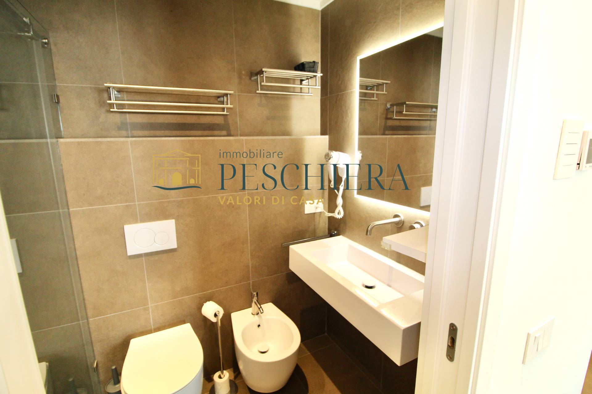 Appartamento in vendita a Peschiera del Garda, Generica