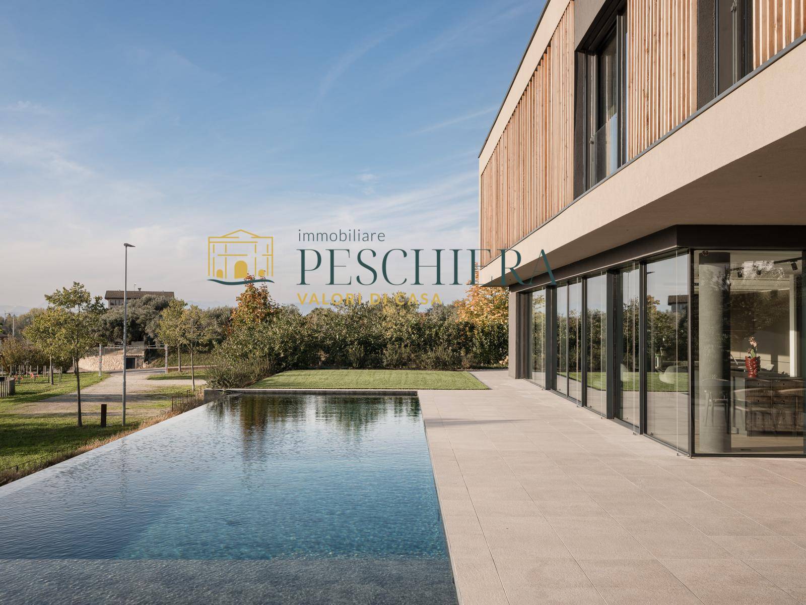 Villa in vendita a Peschiera del Garda, Generica