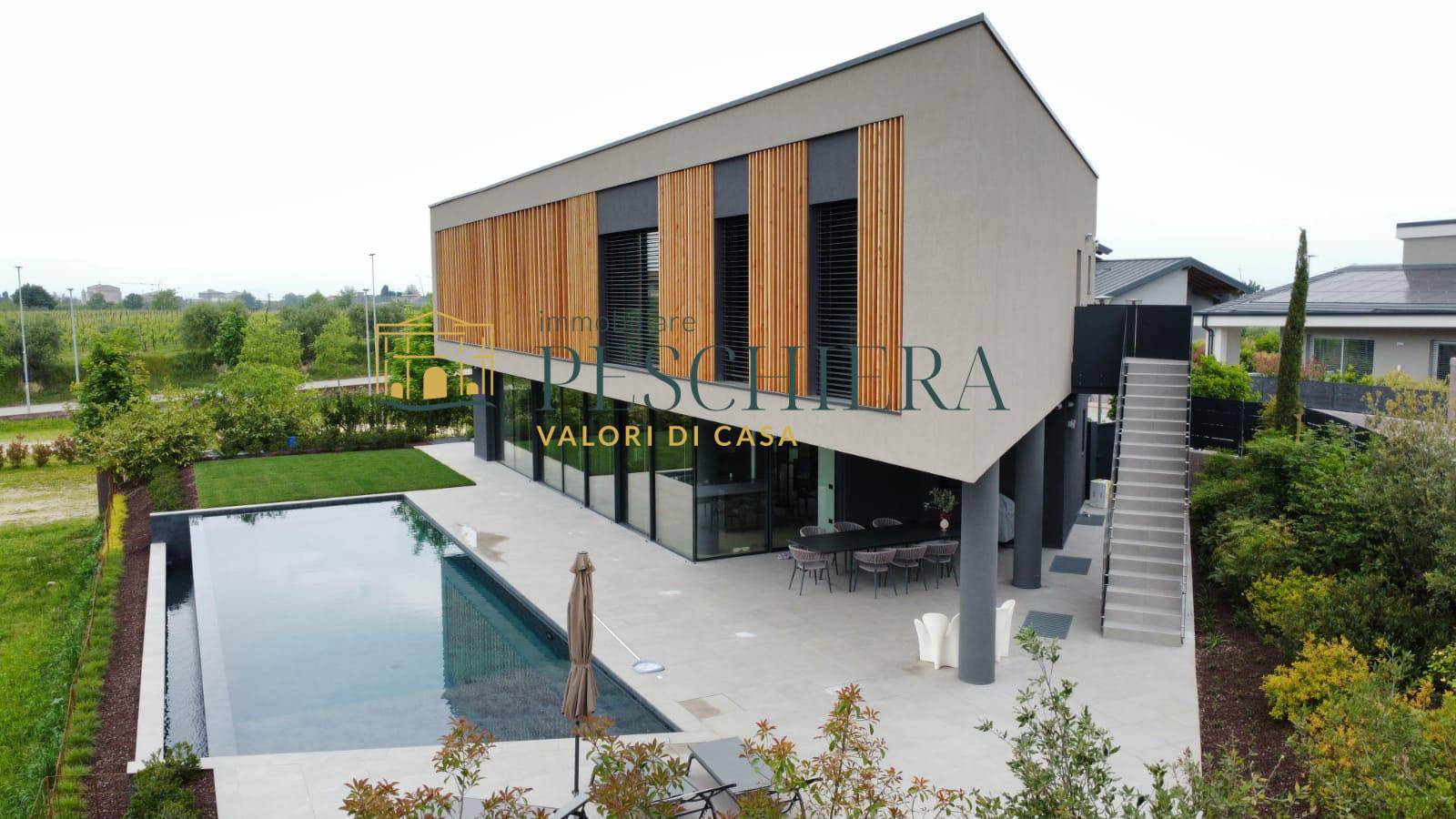 Villa in vendita a Peschiera del Garda, Generica