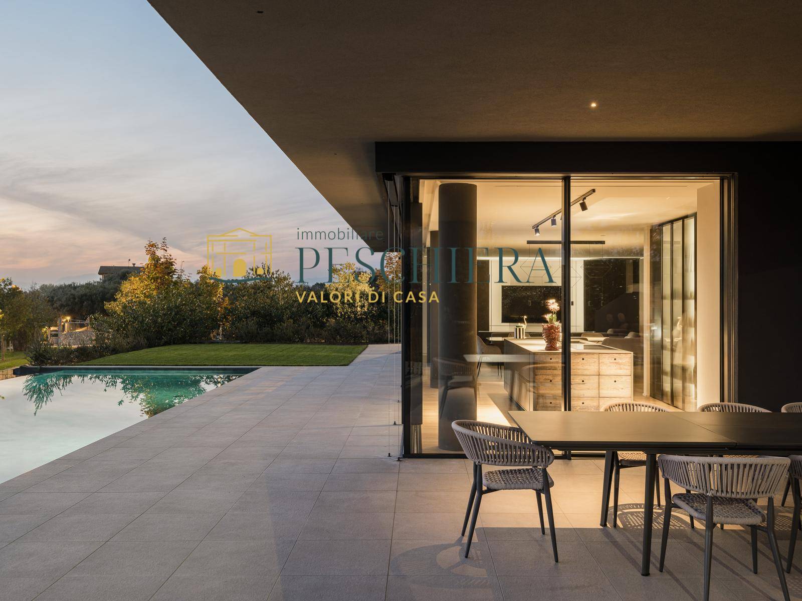 Villa in vendita a Peschiera del Garda, Generica