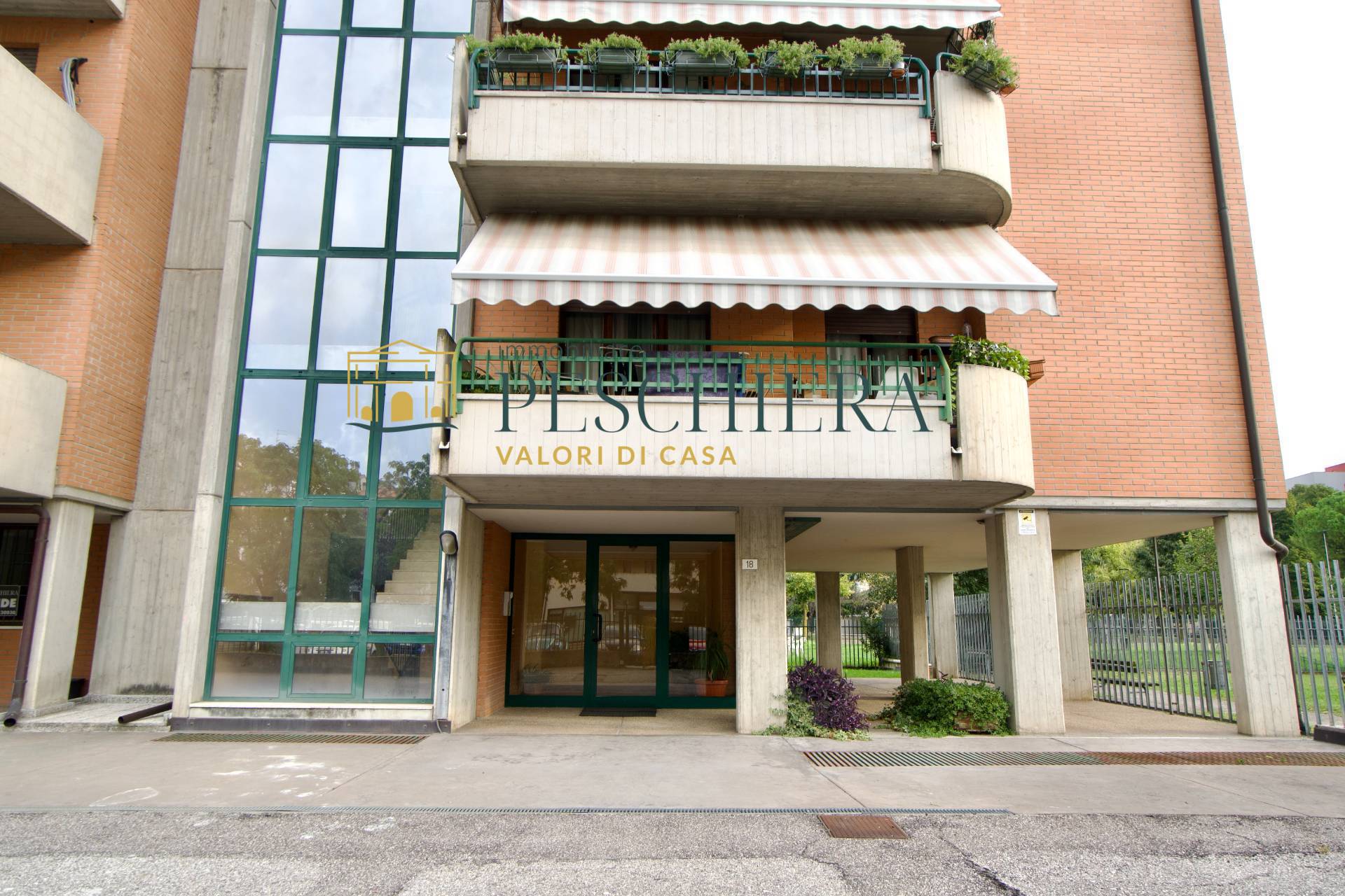 Appartamento in vendita a Verona, Borgo Nuovo