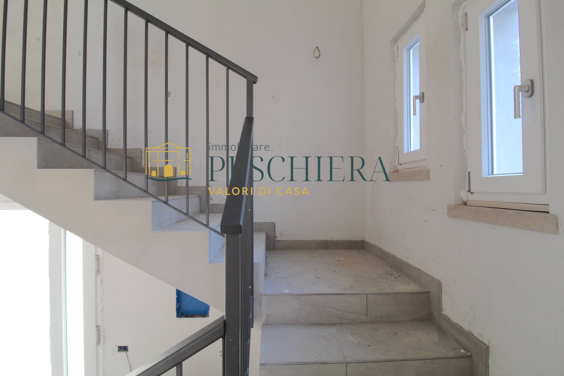 Appartamento in vendita a Peschiera del Garda, Generica