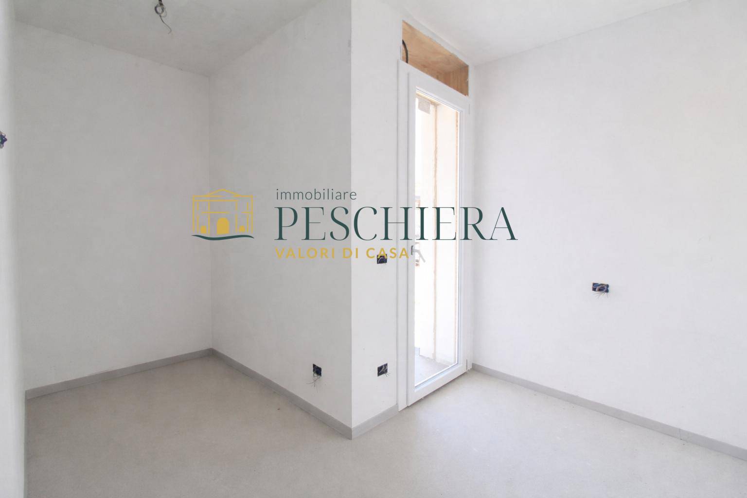 Appartamento in vendita a Peschiera del Garda, Generica