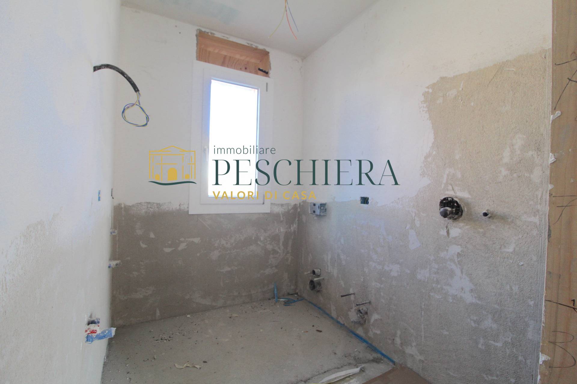 Appartamento in vendita a Peschiera del Garda, Generica