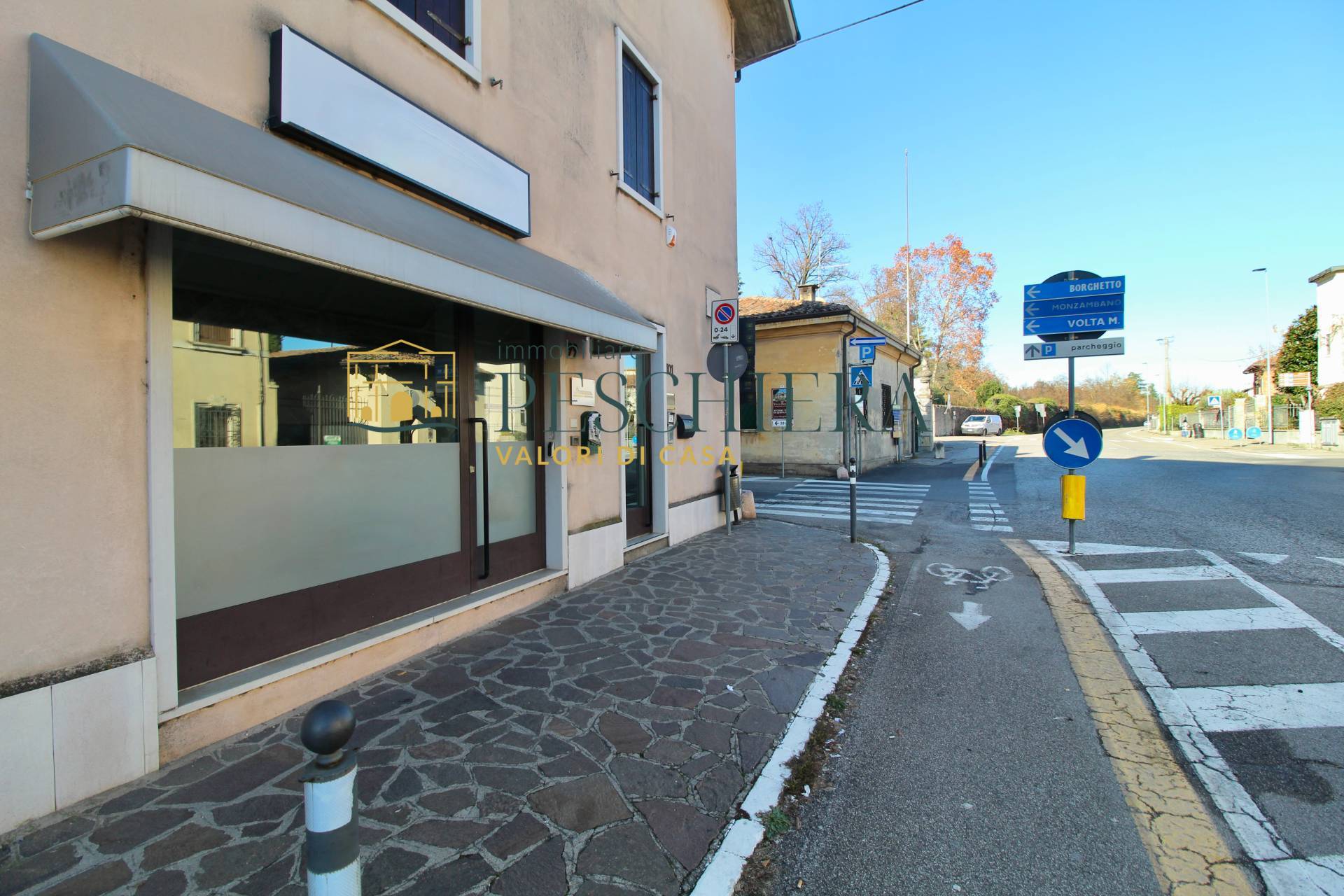 Locale commerciale in affitto a Valeggio sul Mincio, Generica