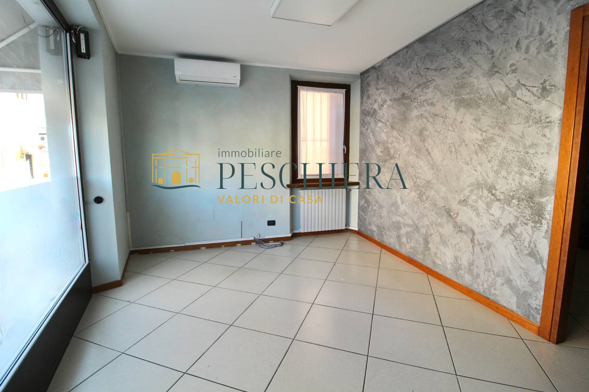 Locale commerciale in affitto a Valeggio sul Mincio, Generica