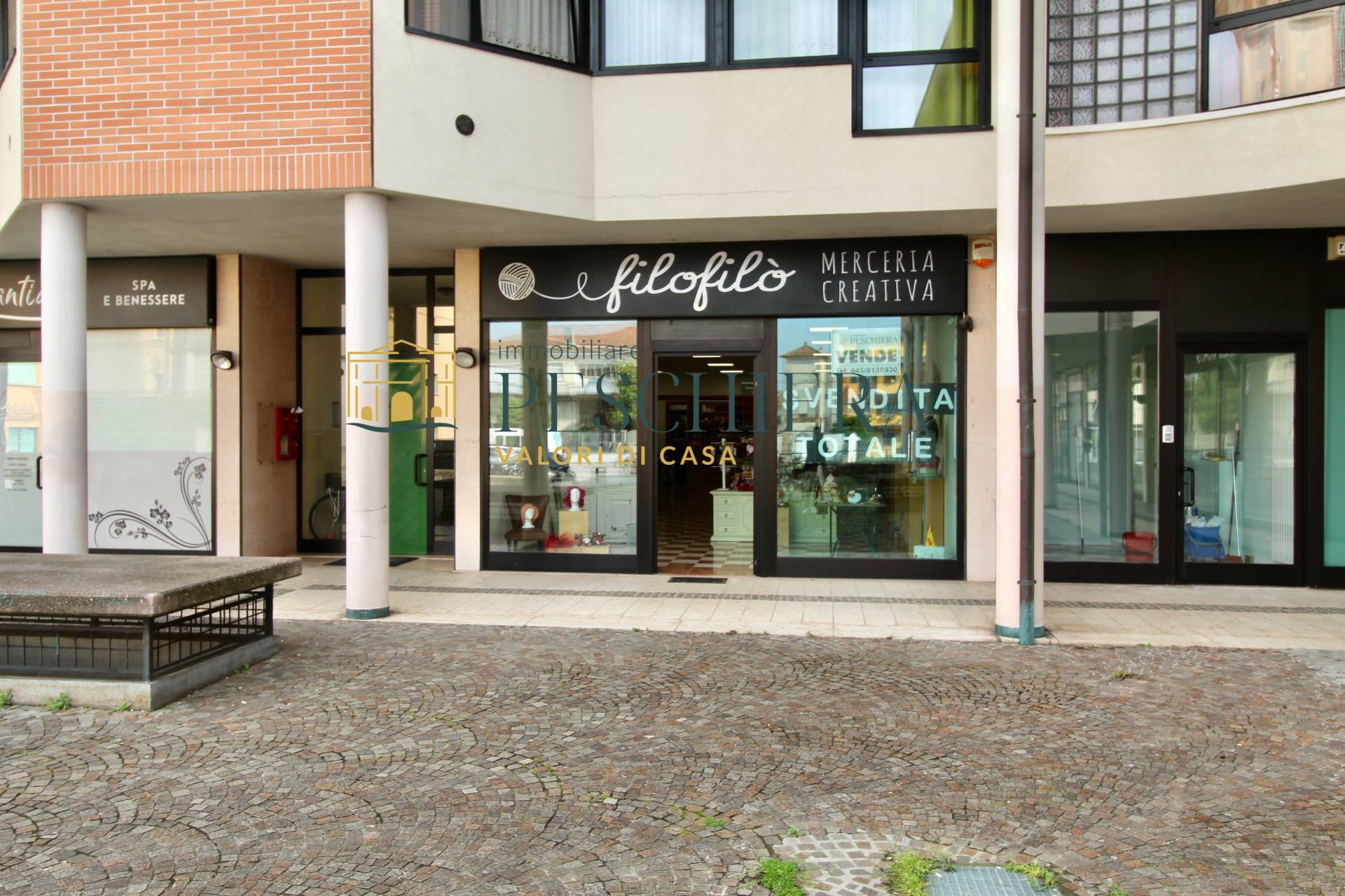 Locale commerciale in vendita a Villafranca di Verona