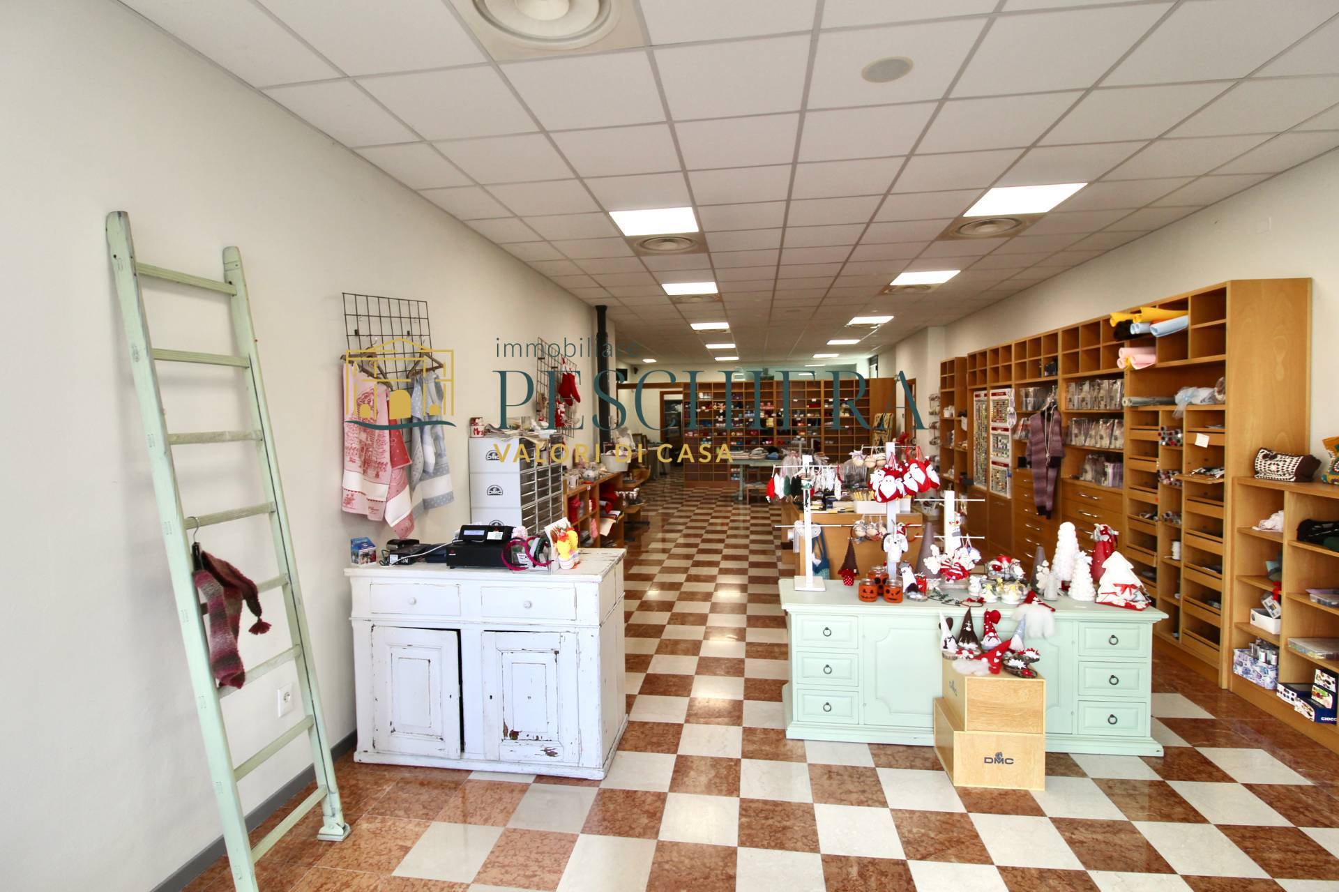 Locale commerciale in vendita a Villafranca di Verona