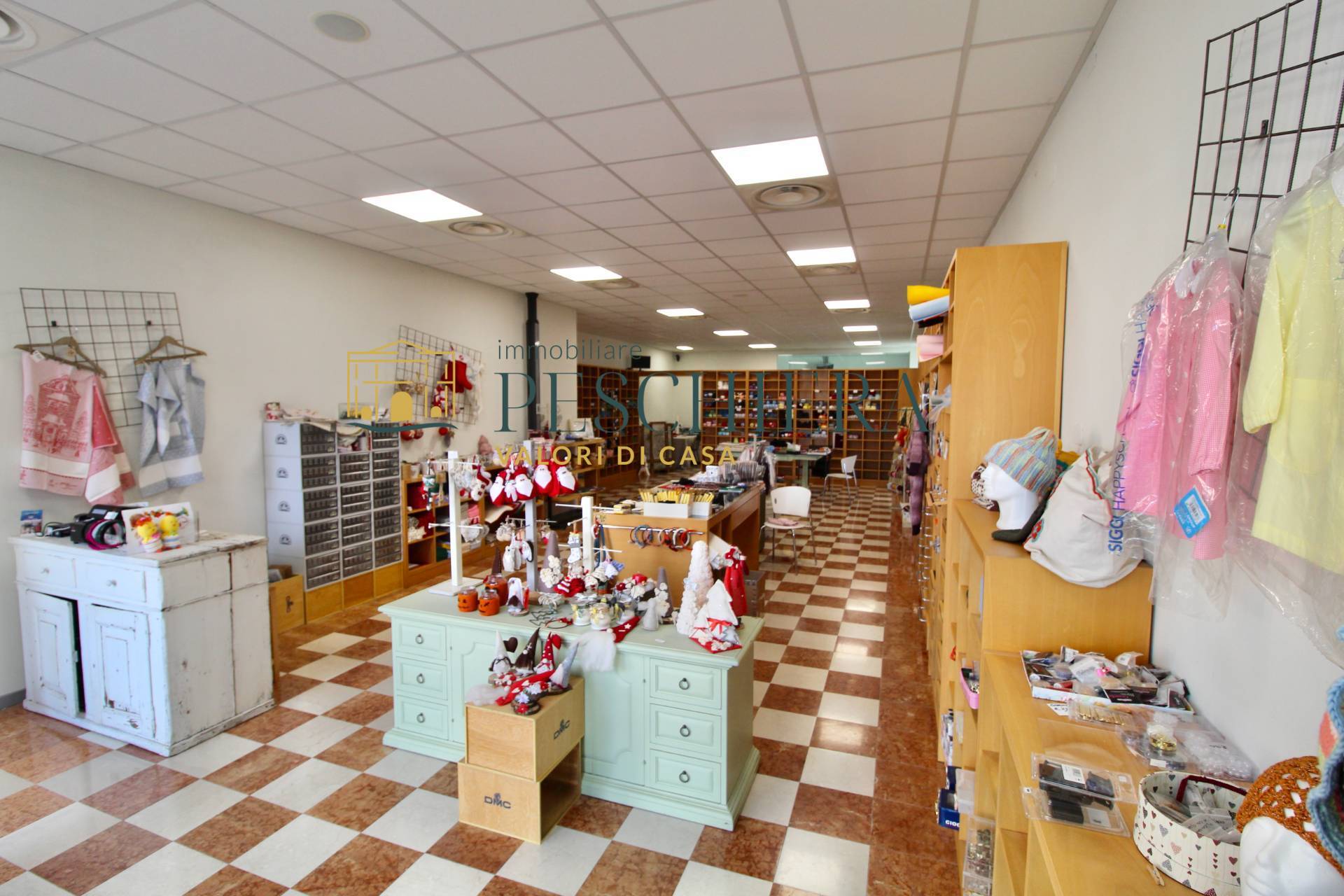 Locale commerciale in vendita a Villafranca di Verona