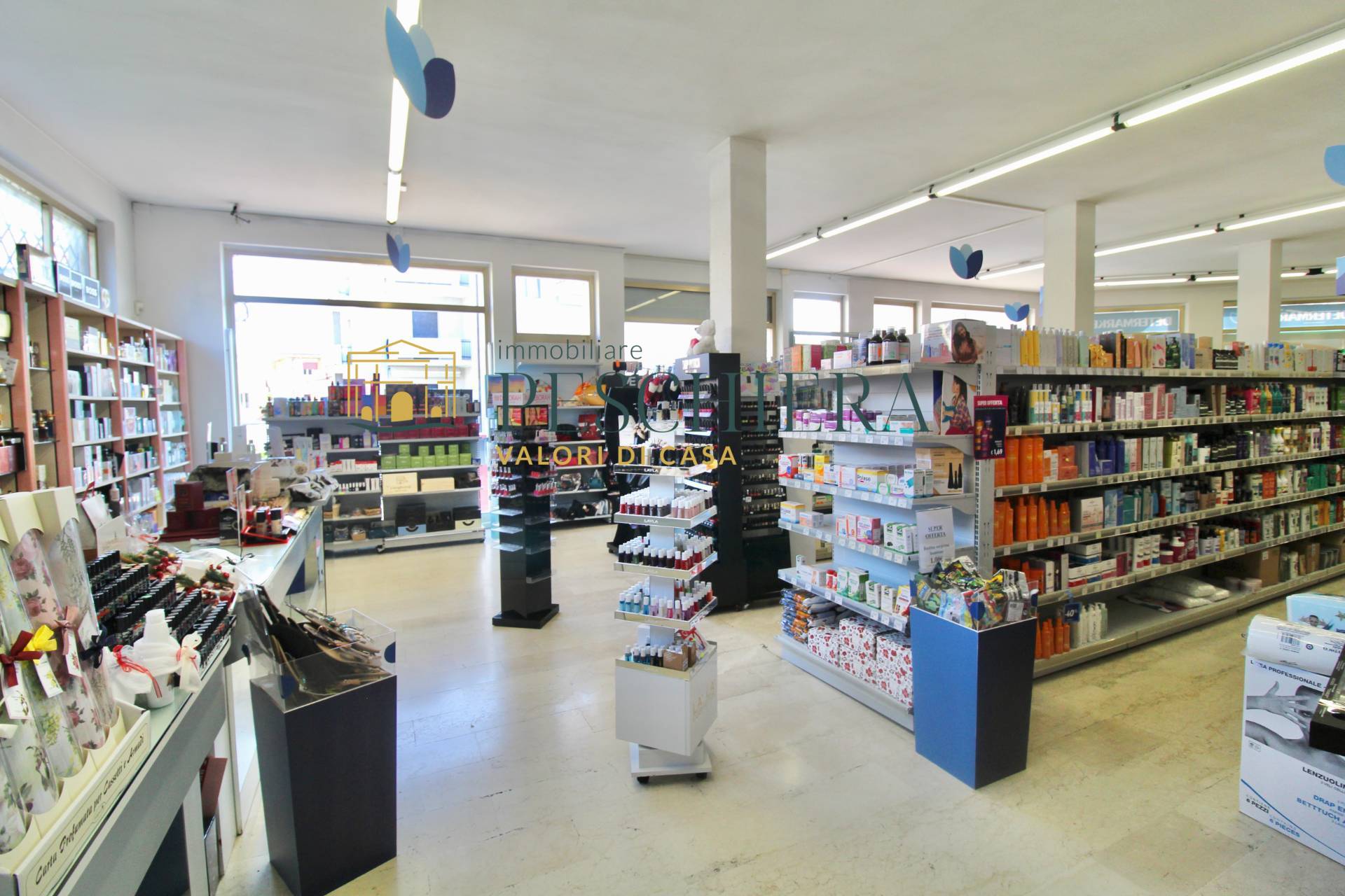 Attivita' commerciale in vendita a Peschiera del Garda, Generica