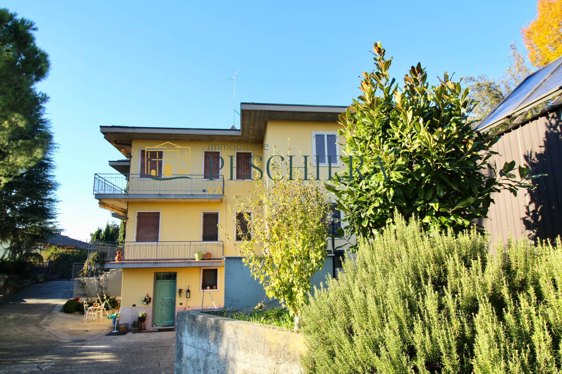 Casa indipendente con terreno in vendita a Peschiera del Garda, Vicinanze Ospedale