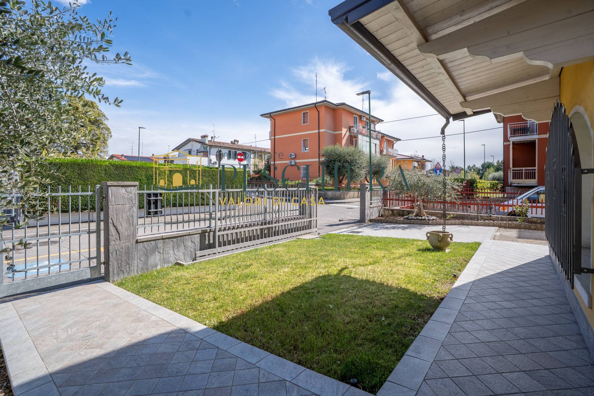 Villa bifamiliare in vendita a Peschiera del Garda, Generica