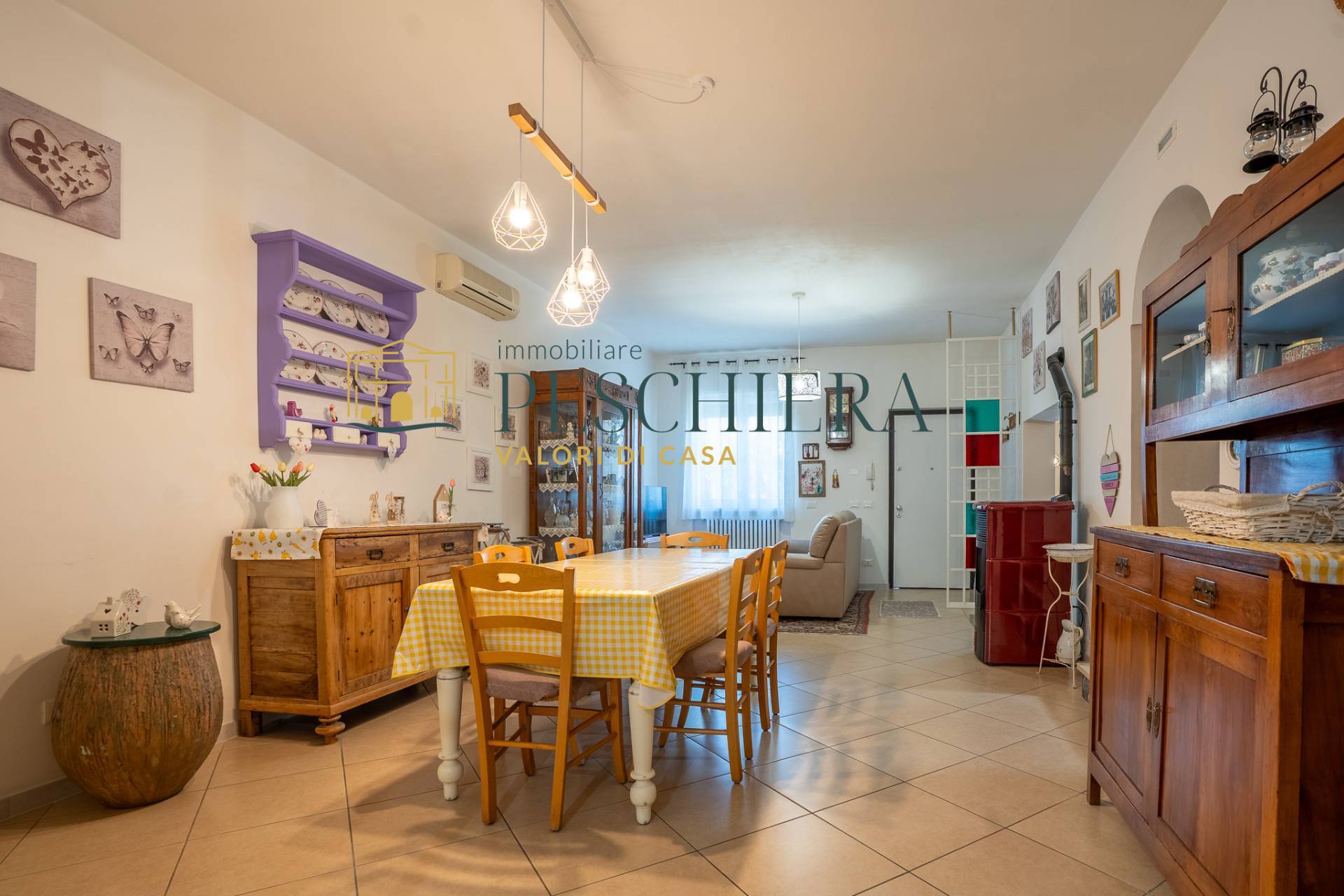 Villa bifamiliare in vendita a Peschiera del Garda, Generica