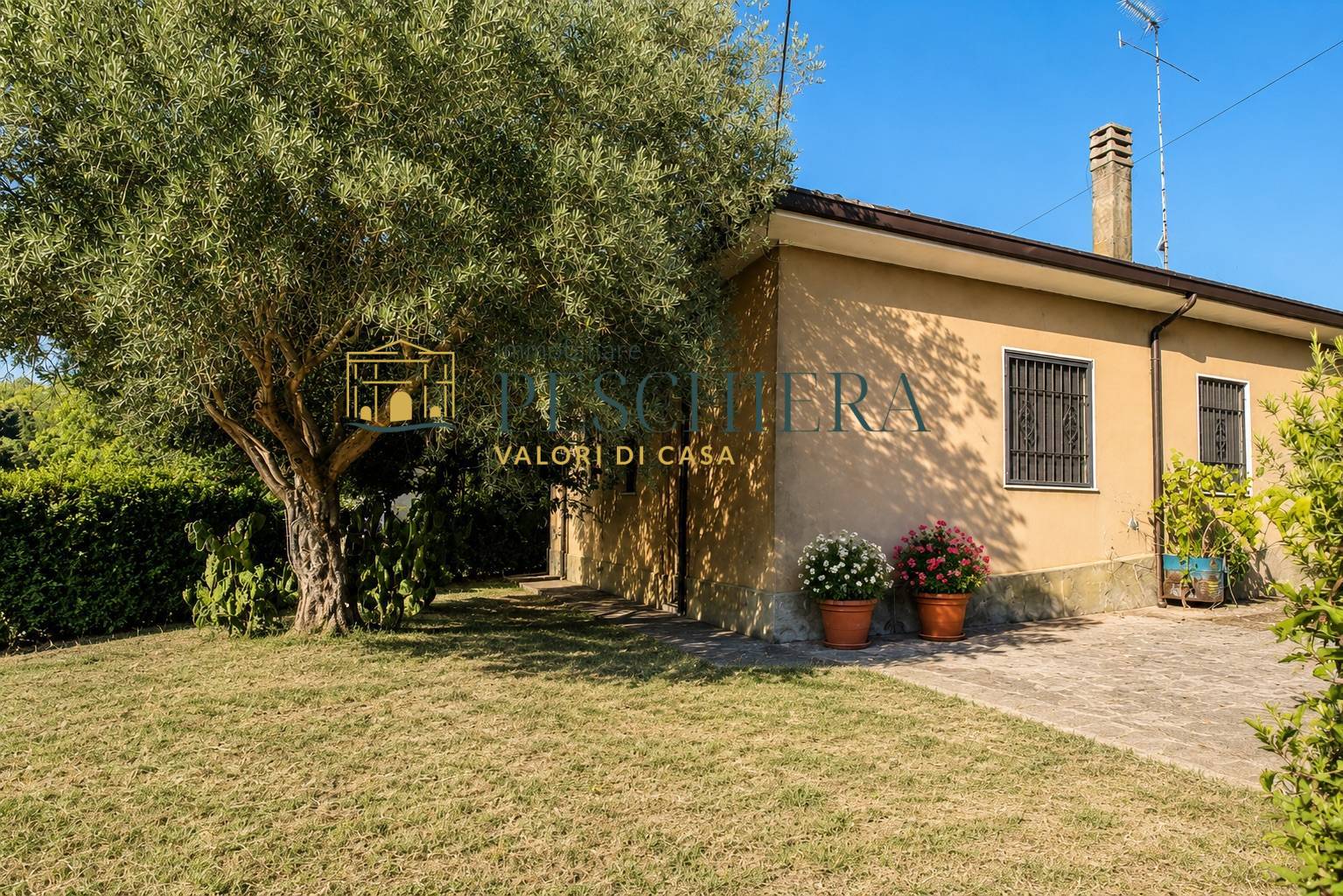 Casa indipendente con terreno in vendita a Valeggio sul Mincio, Borghetto