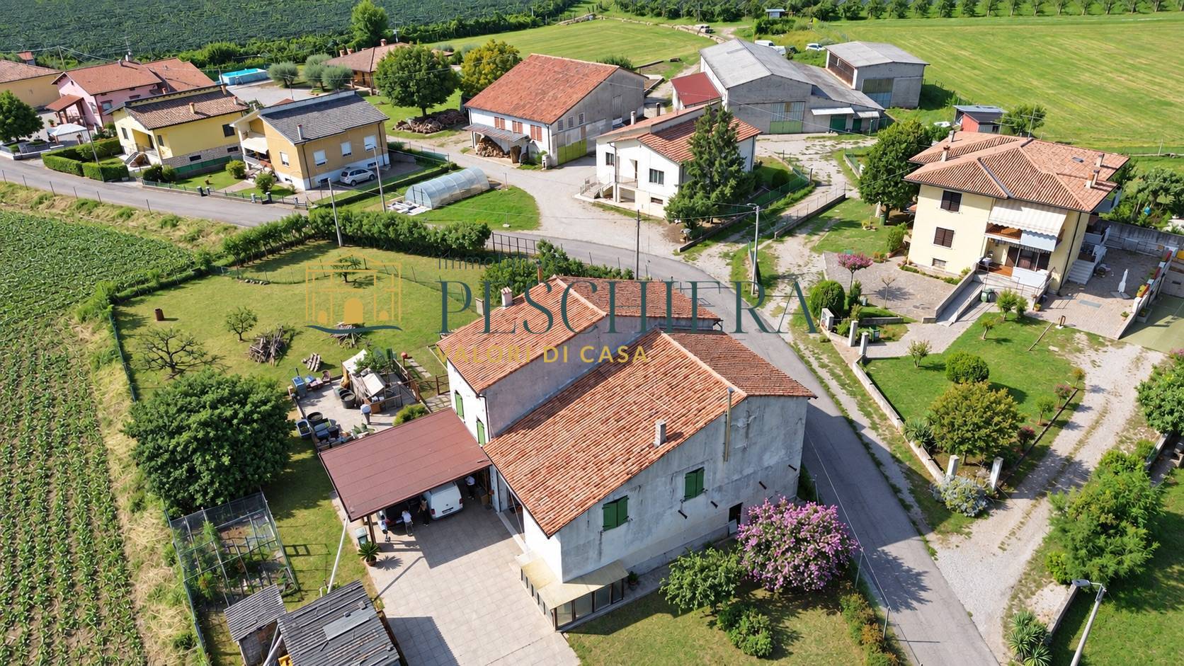 Casa indipendente con terreno in vendita a Valeggio sul Mincio, Generica