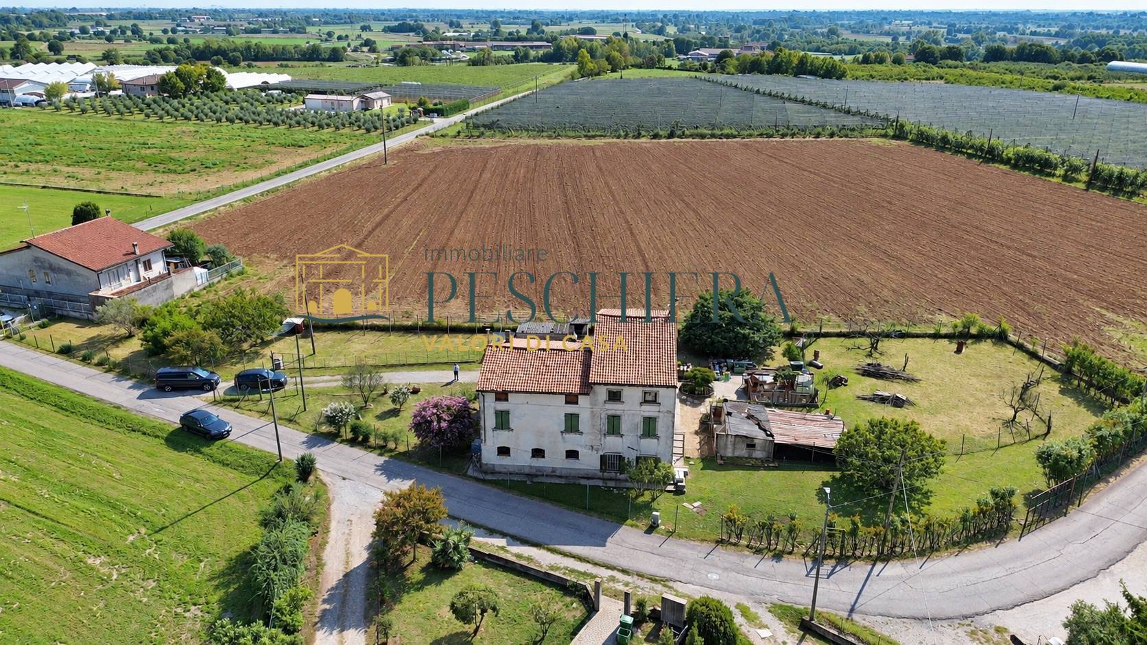 Casa indipendente con terreno in vendita a Valeggio sul Mincio, Generica