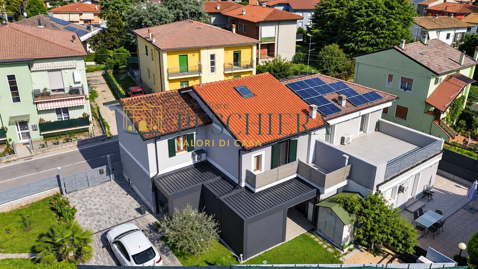 Porzione di villa bifamiliare in vendita a Sona, Lugagnano