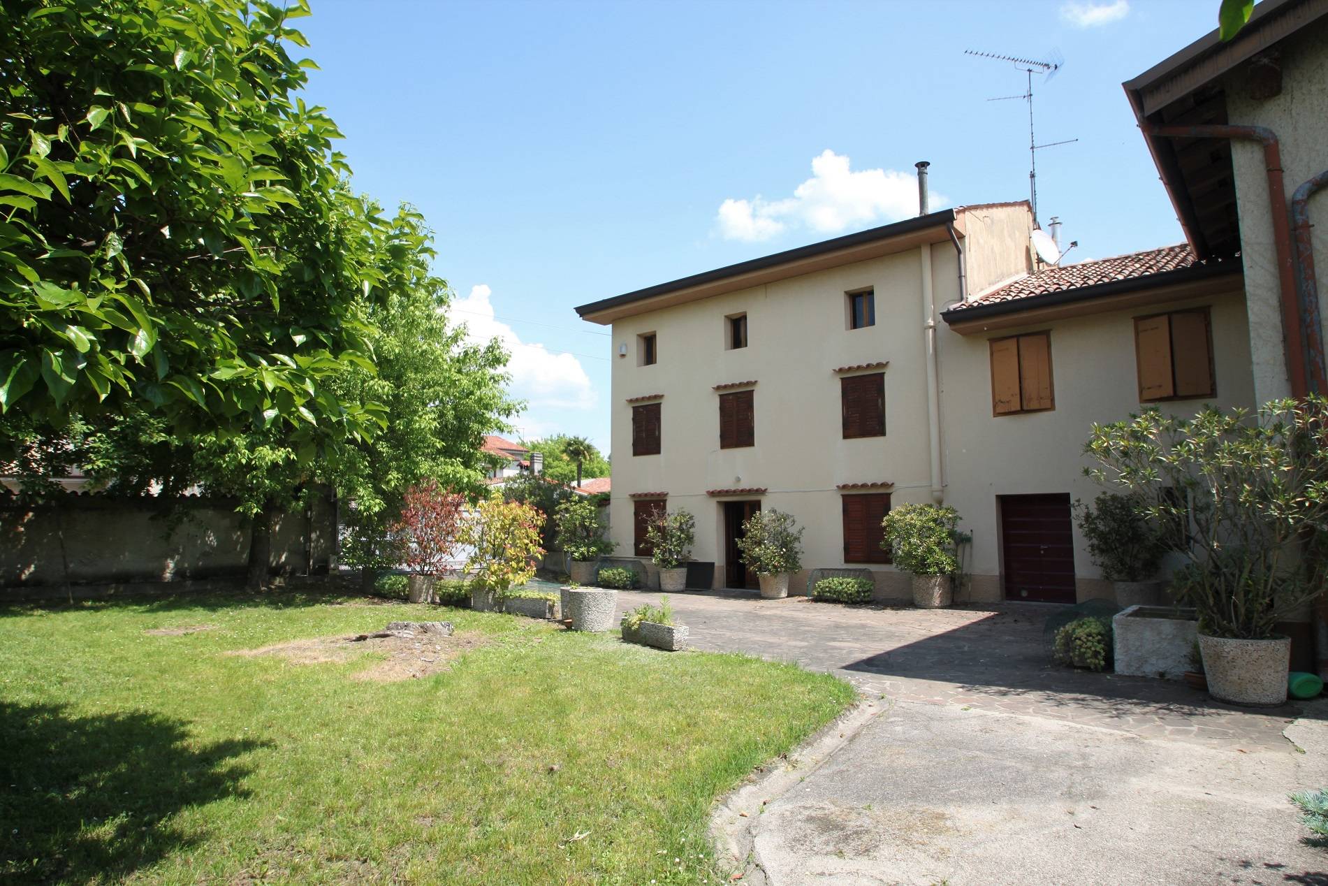 Casa indipendente con box doppio a Farra d'Isonzo