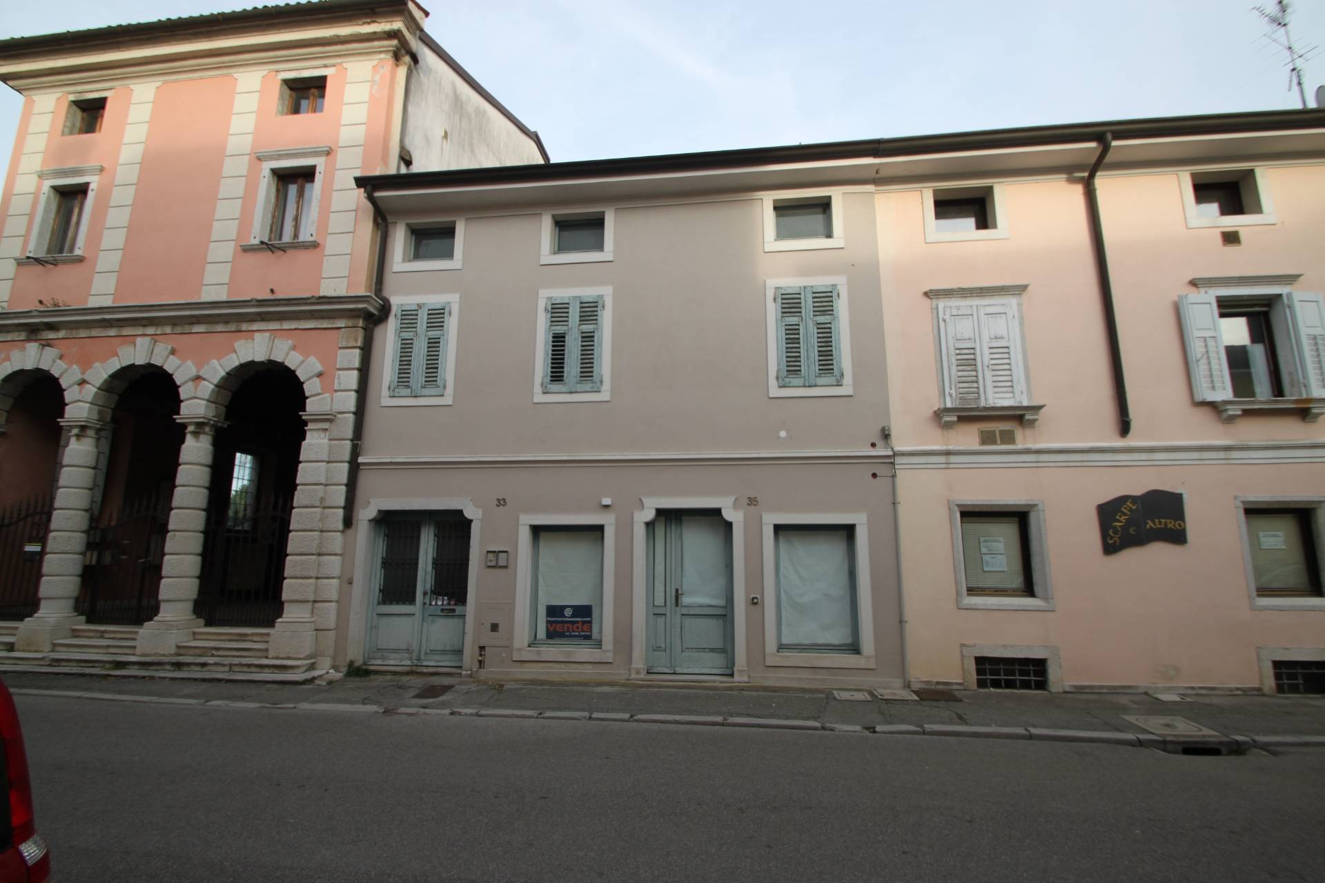 Stabile/Palazzo con terrazzo a Gradisca d'Isonzo
