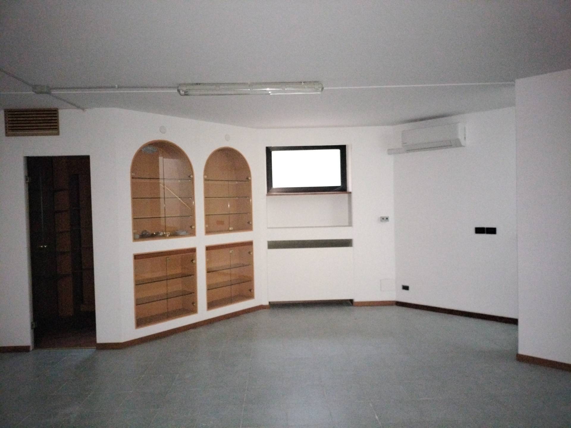 Locale commerciale in affitto a Gradisca d'Isonzo