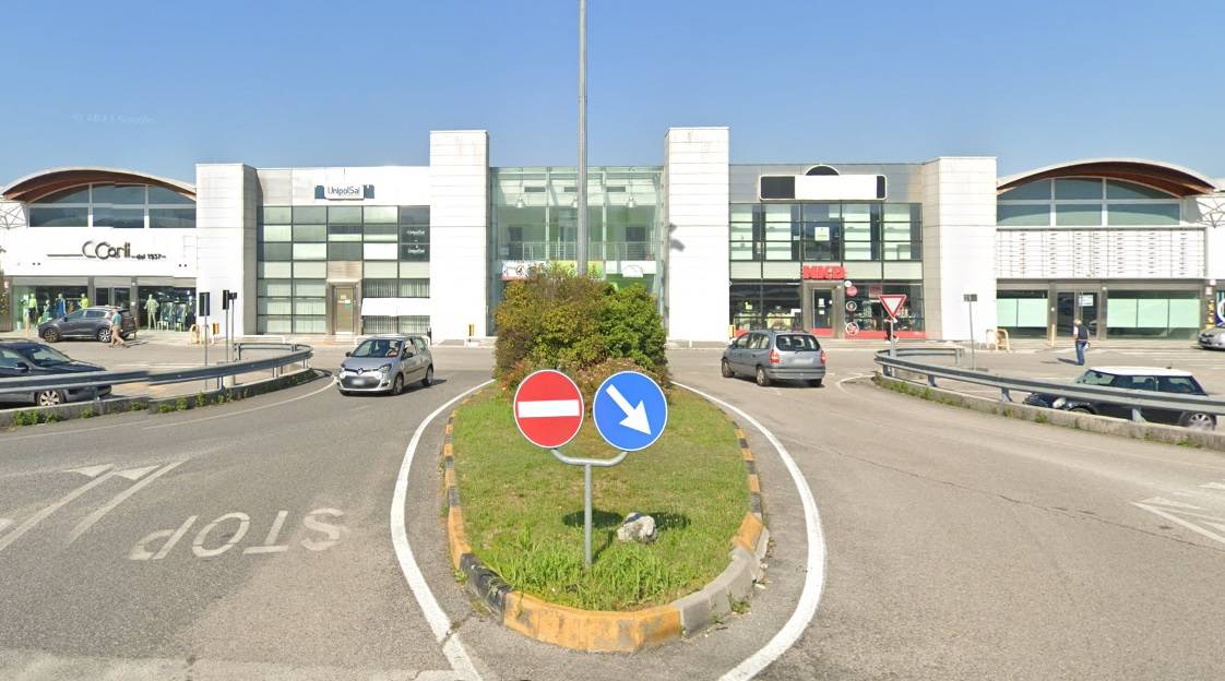 Locale commerciale in vendita a Gradisca d'Isonzo