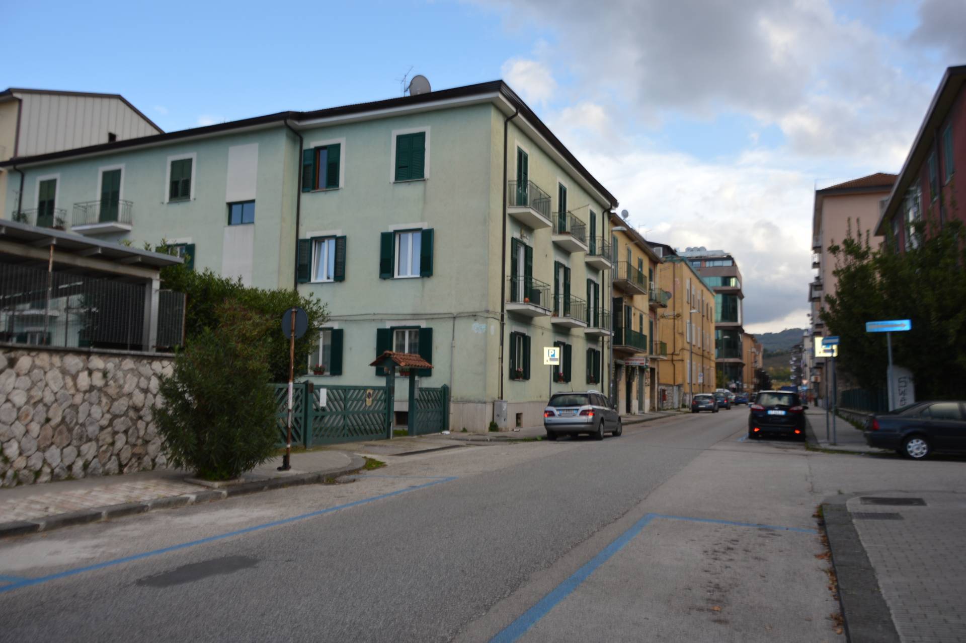 Locale commerciale in affitto, Avellino v.le italia