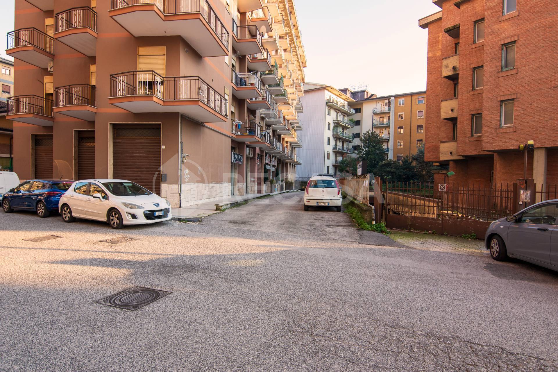 Box o garage in vendita a Avellino, Semicentro
