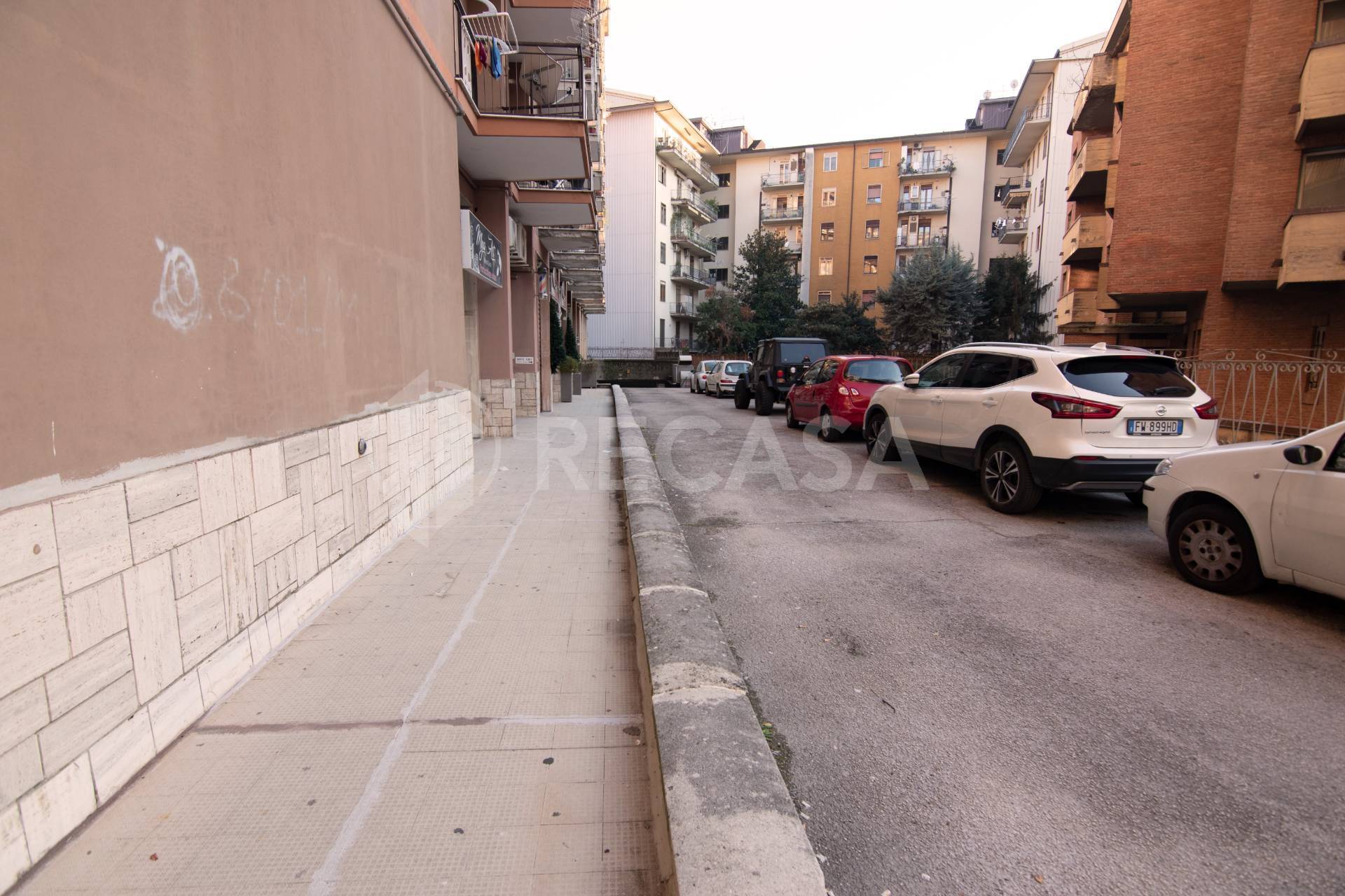 Box o garage in vendita a Avellino, Semicentro