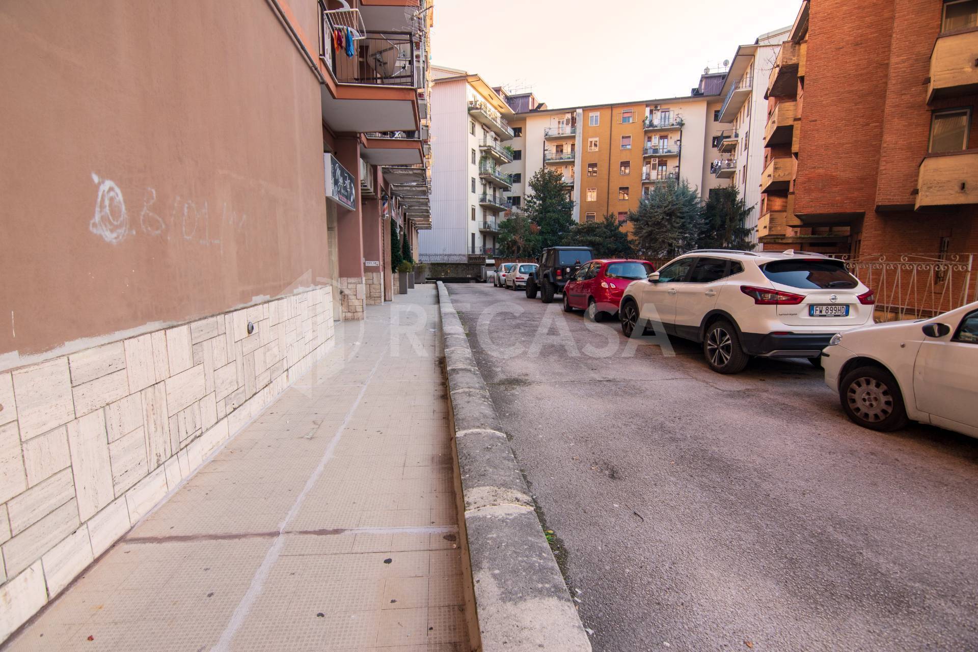 Box o garage in vendita a Avellino, Semicentro