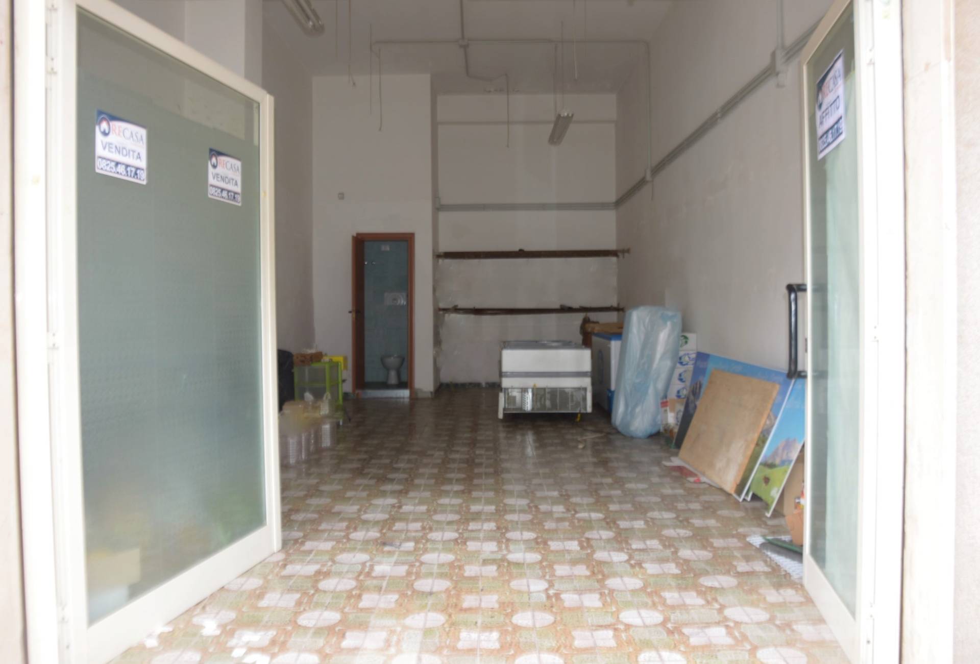 Locale commerciale in vendita a Avellino, Rione Mazzini