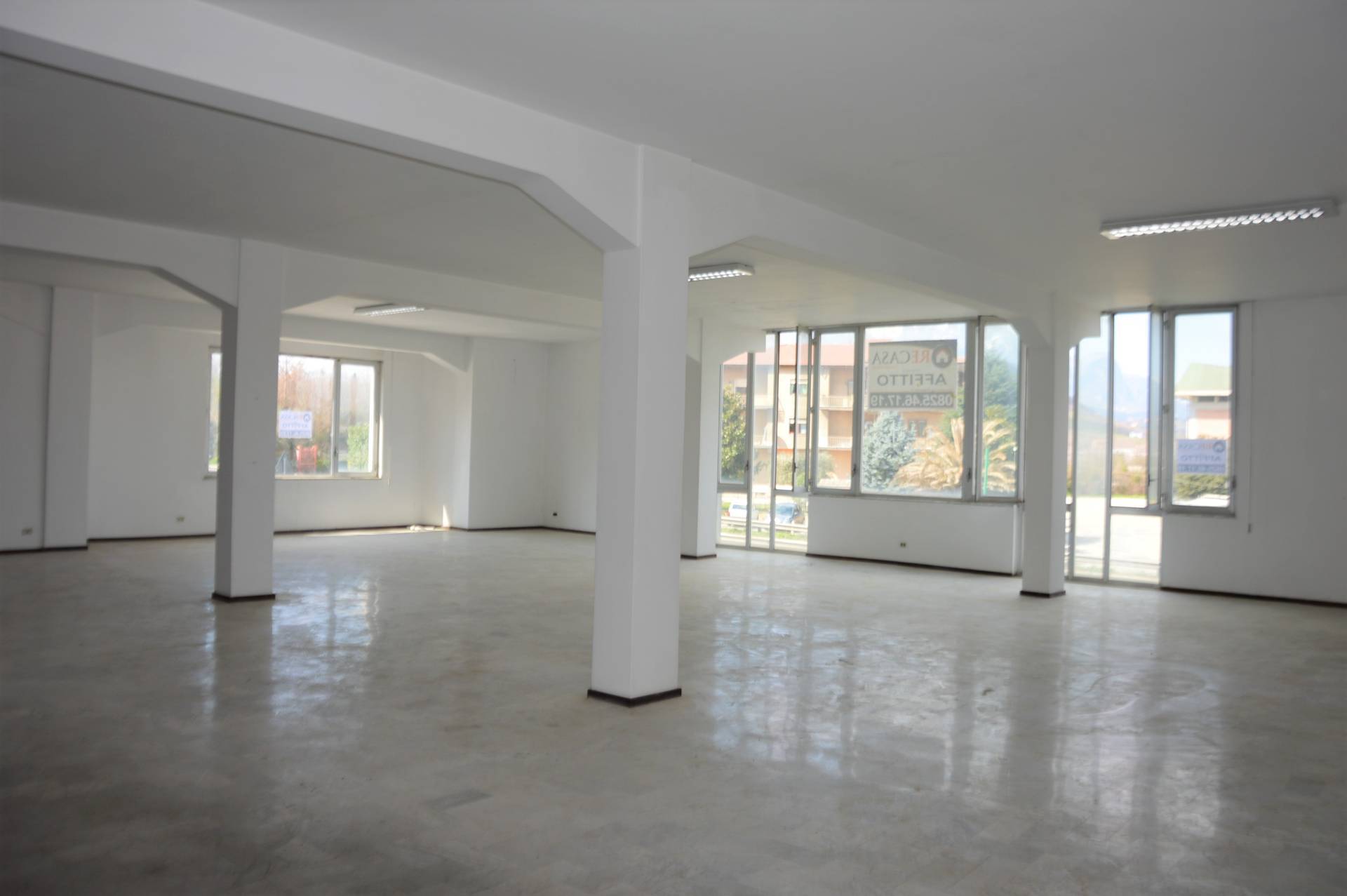 Locale commerciale in vendita a Atripalda