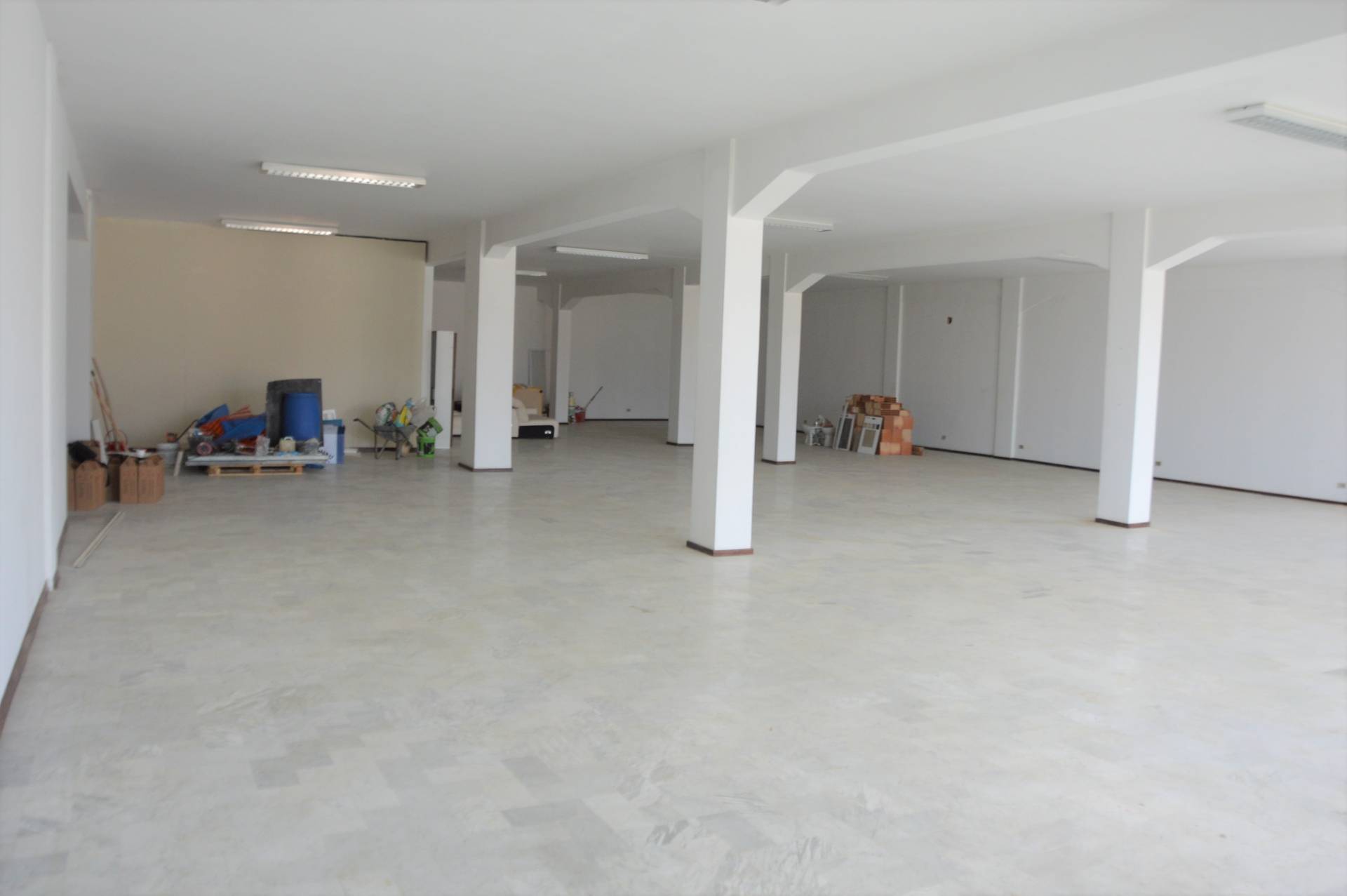 Locale commerciale in vendita a Atripalda