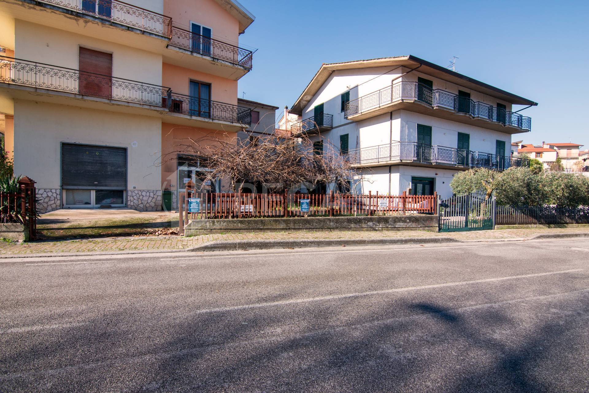 Locale commerciale in affitto a Aiello del Sabato