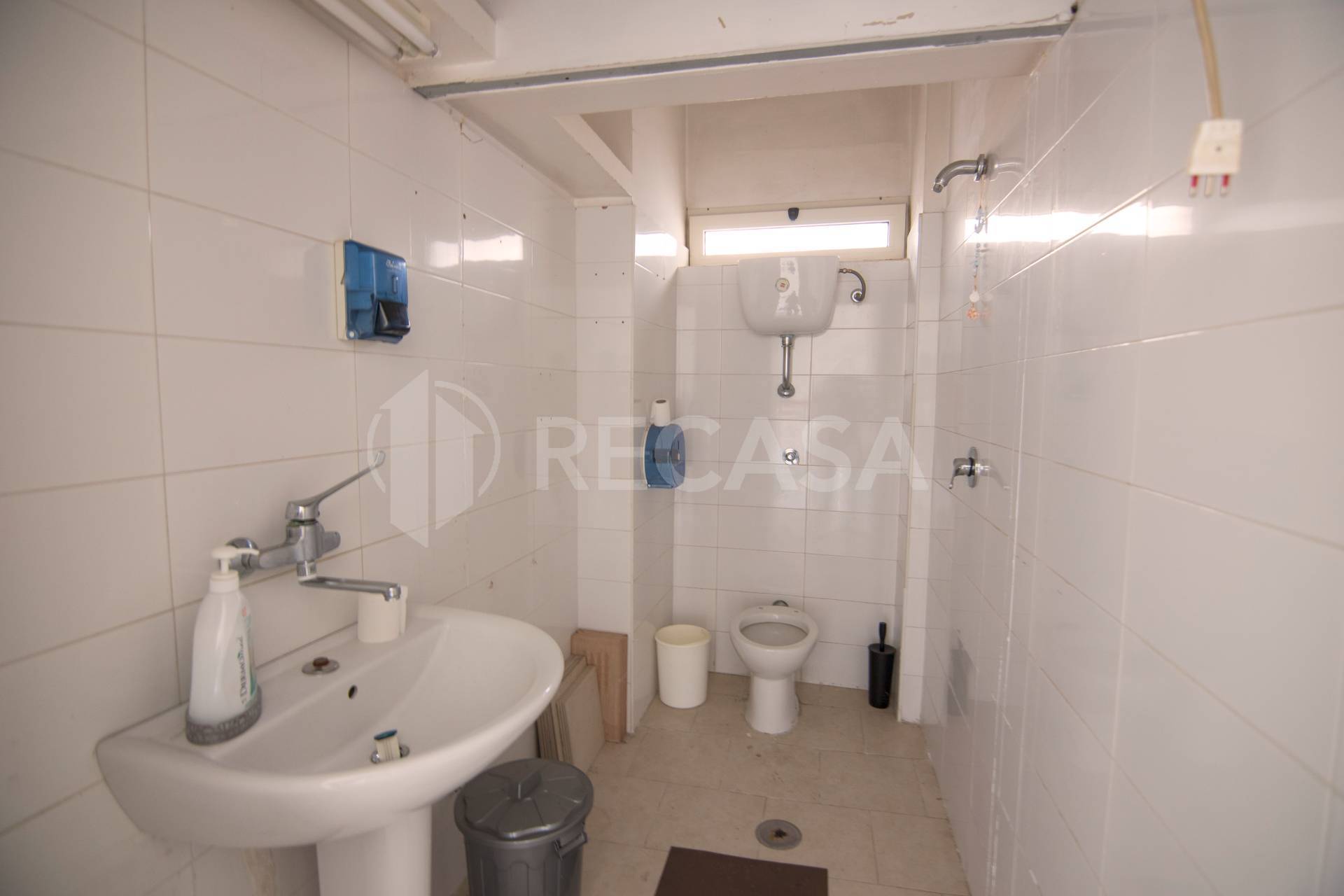 Locale commerciale in affitto a Aiello del Sabato