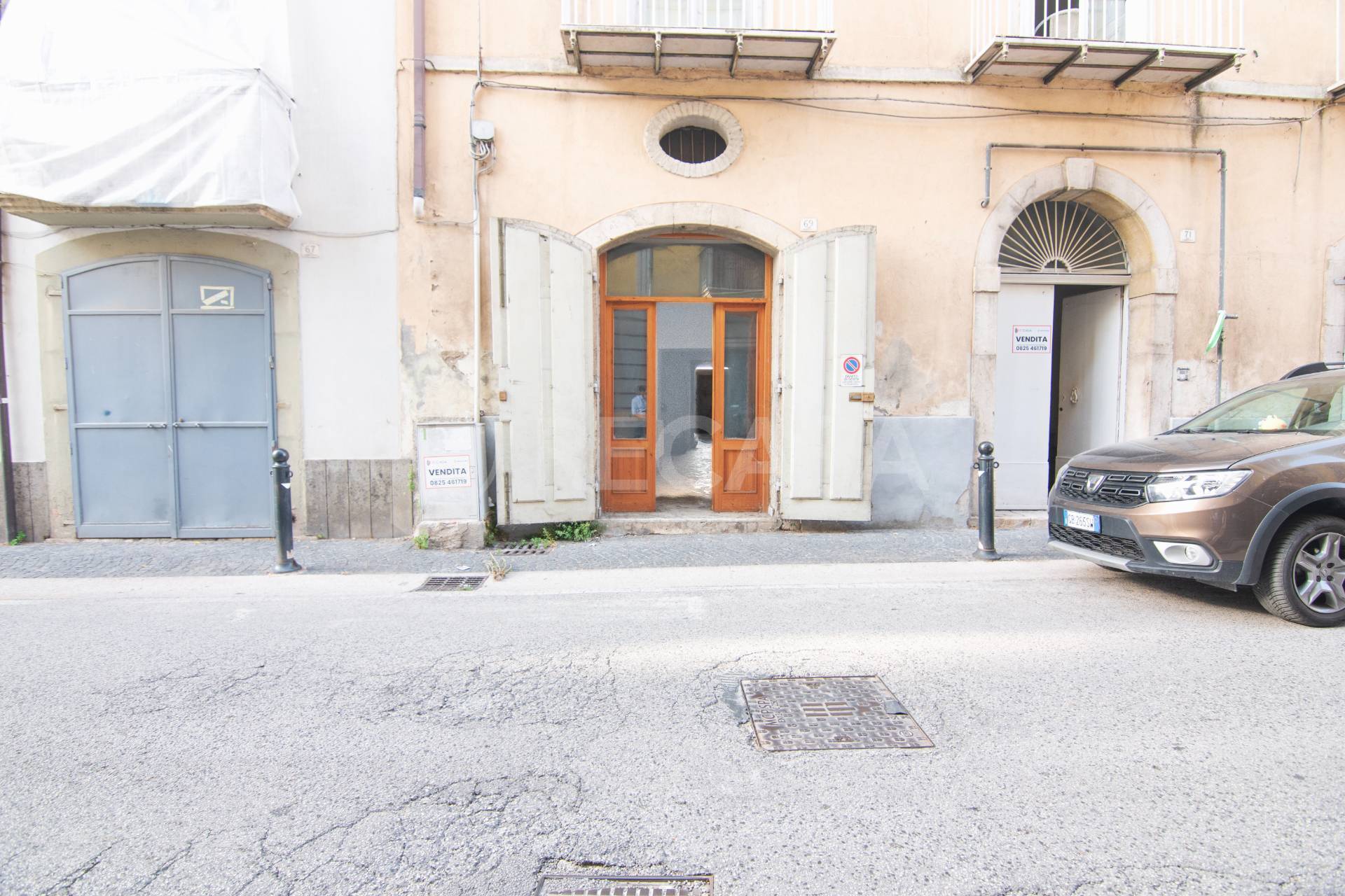Locale Deposito in vendita a Atripalda
