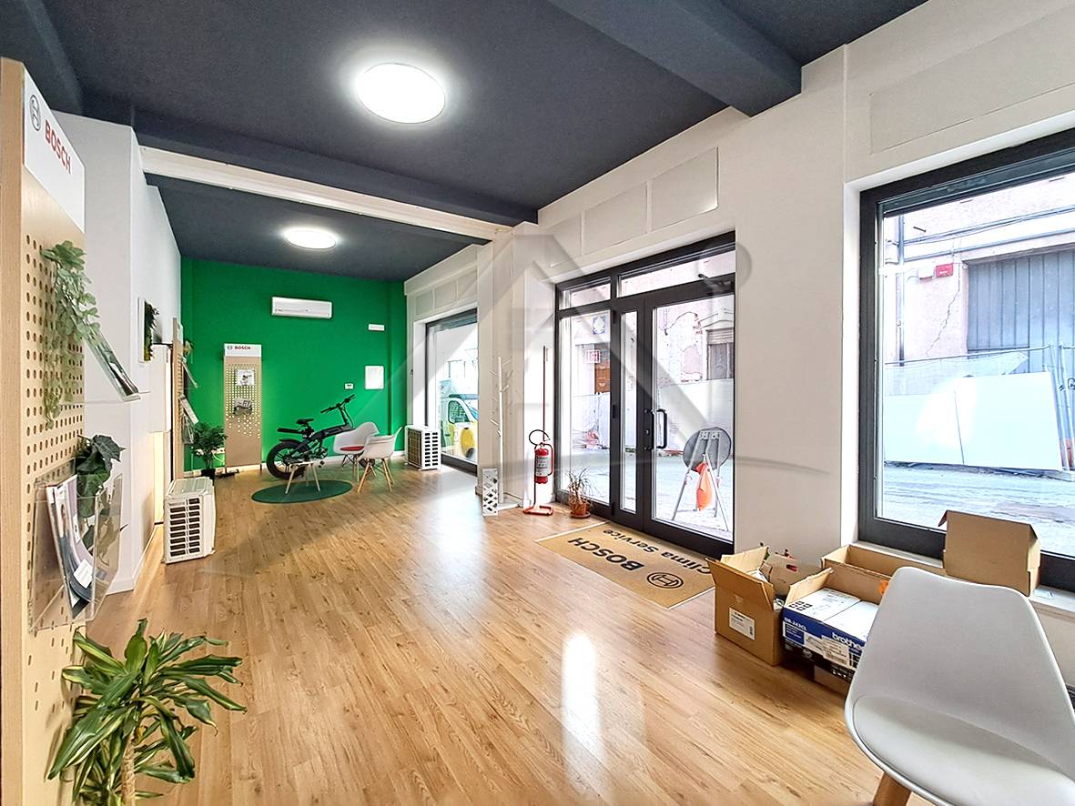 Locale commerciale in affitto a L'Aquila, Centro storico