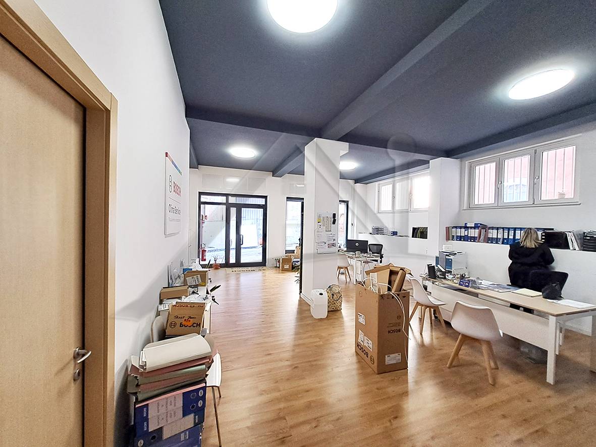 Locale commerciale in affitto a L'Aquila, Centro storico